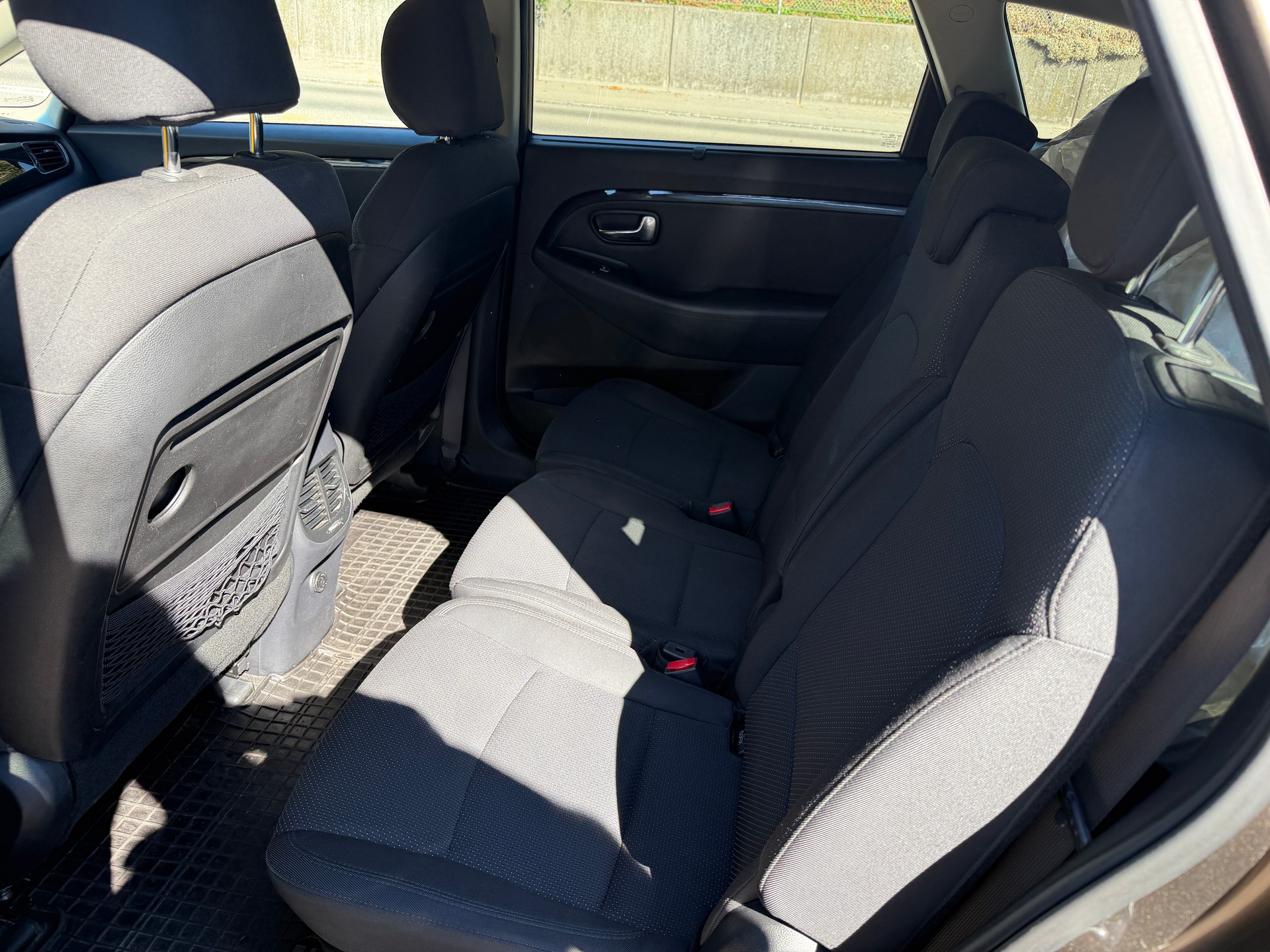 KIA Carens 1.7 CRDi-image-8