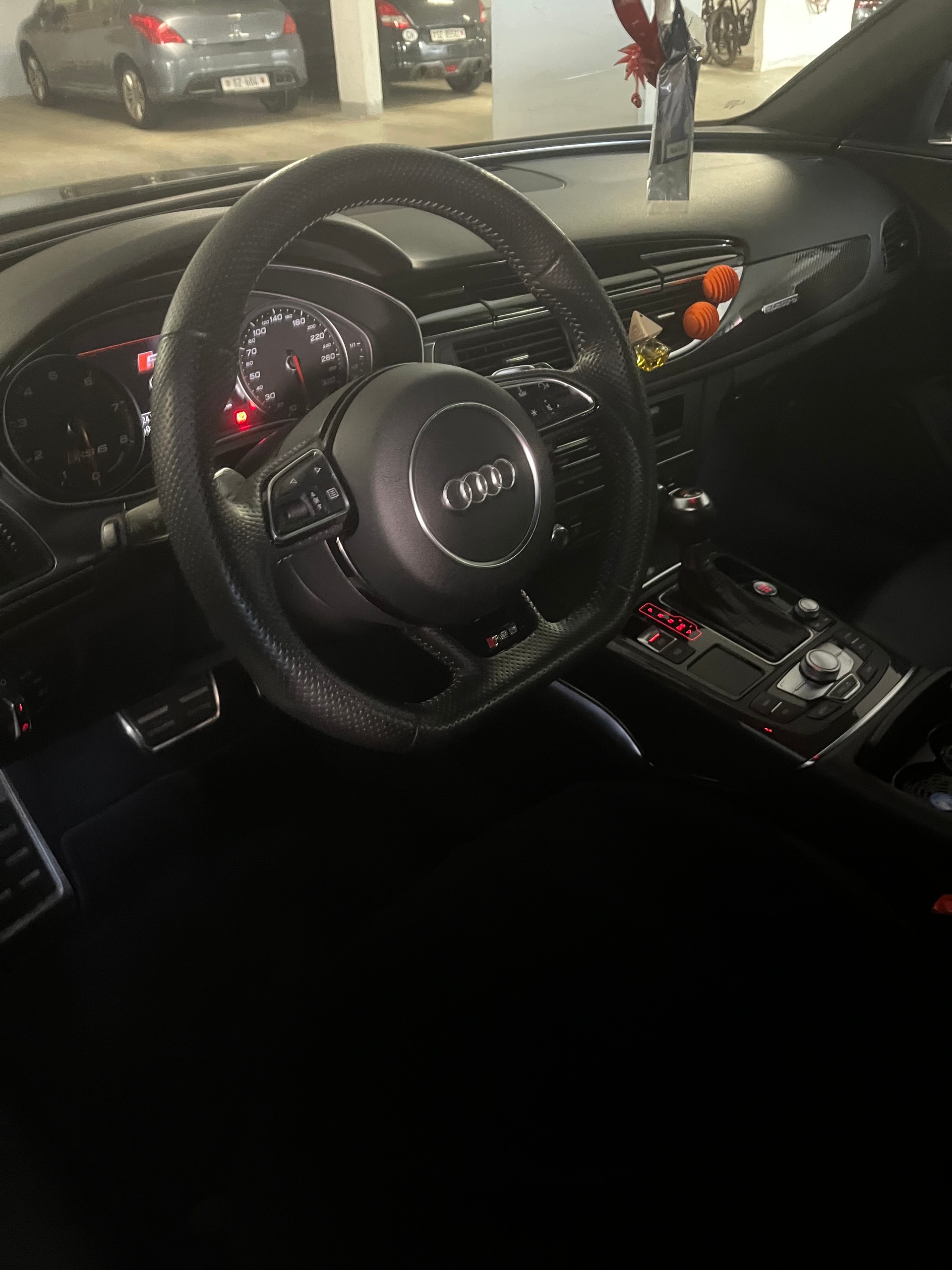 AUDI 4.0 V8 TFSI quattro T-Tronic-image-1