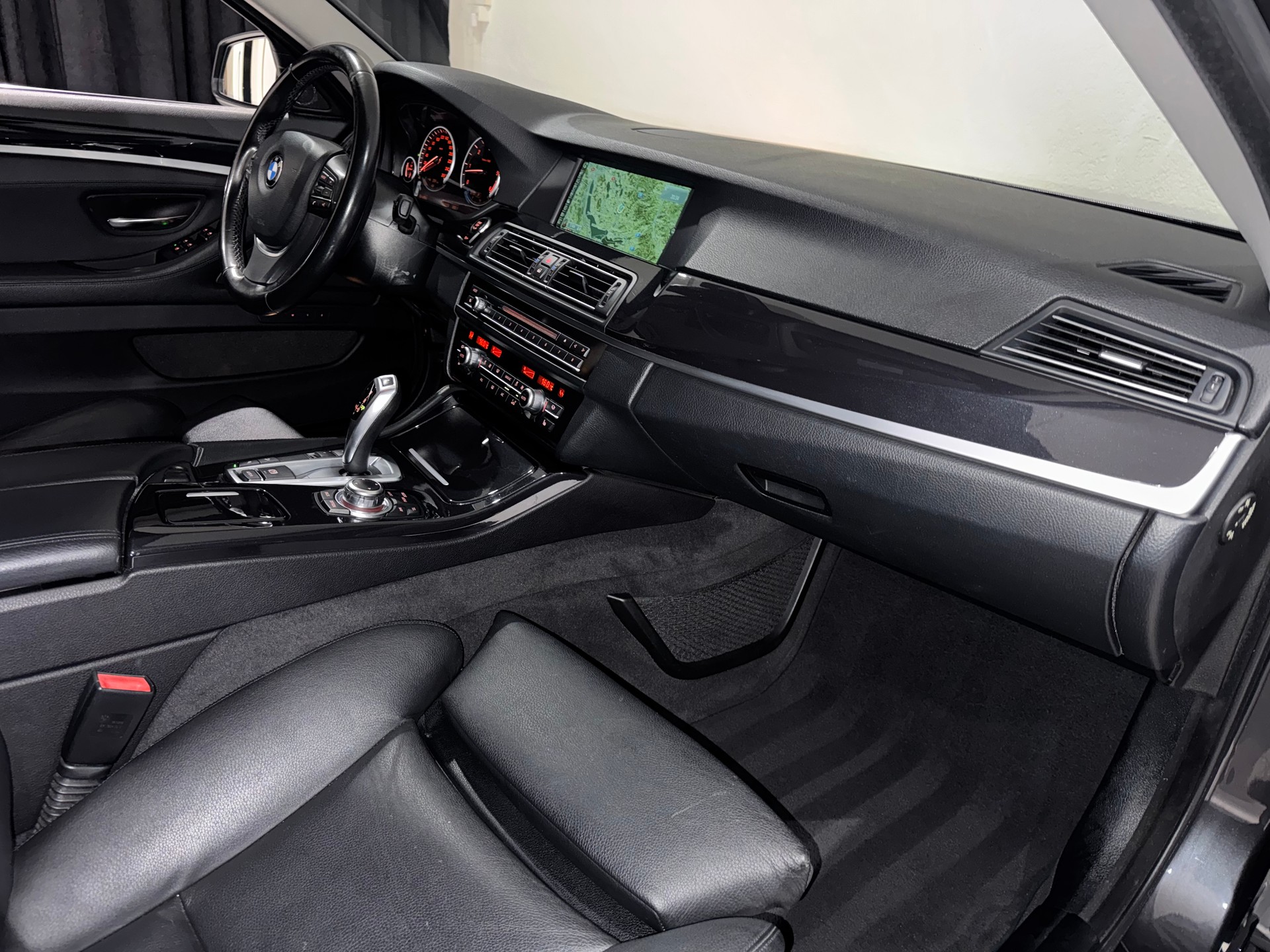 BMW 530d xDrive Steptronic | CH |-image-12