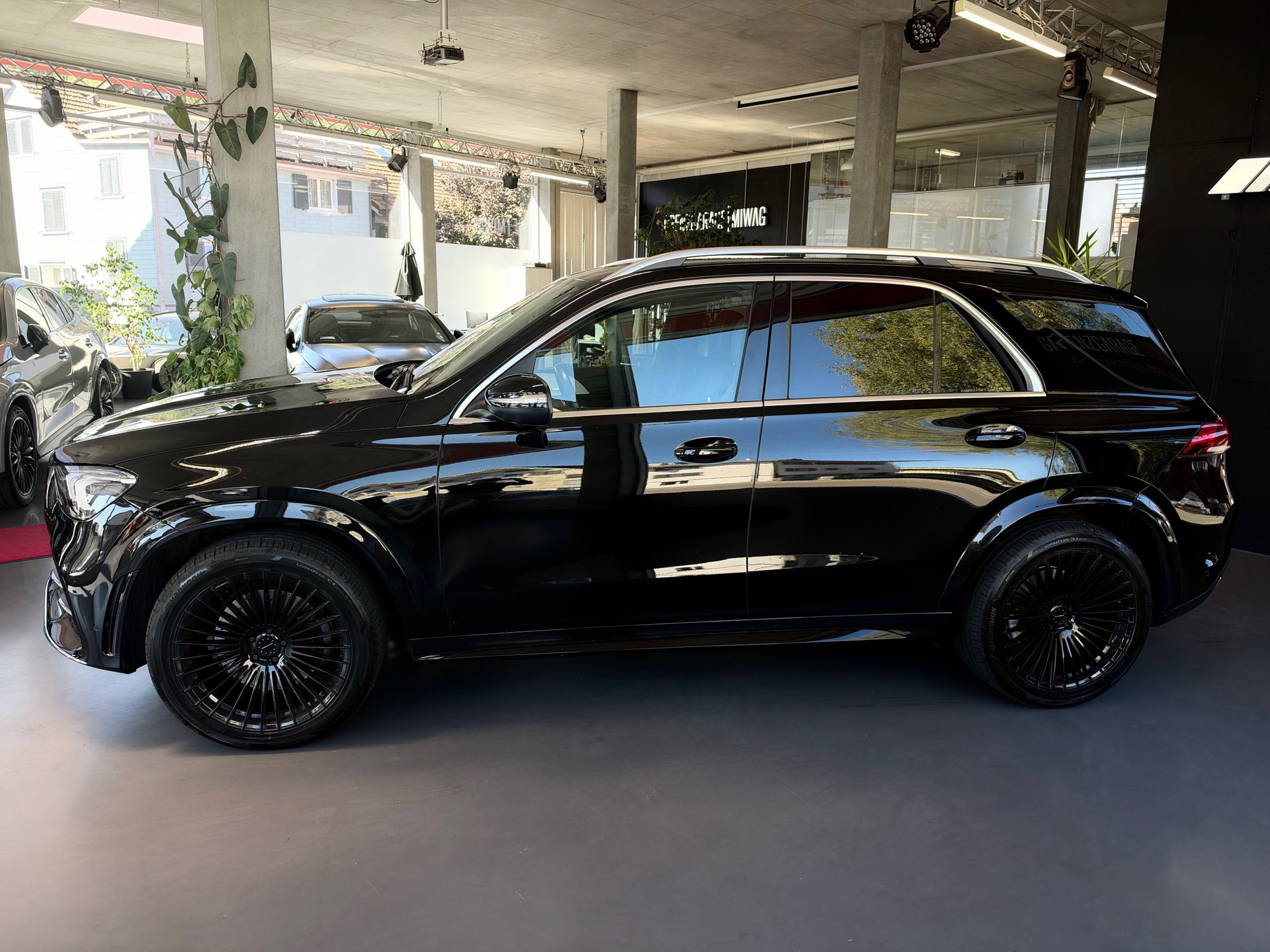 MERCEDES-BENZ GLE 300 d 4Matic AMG Line 9G-Tronic-image-2