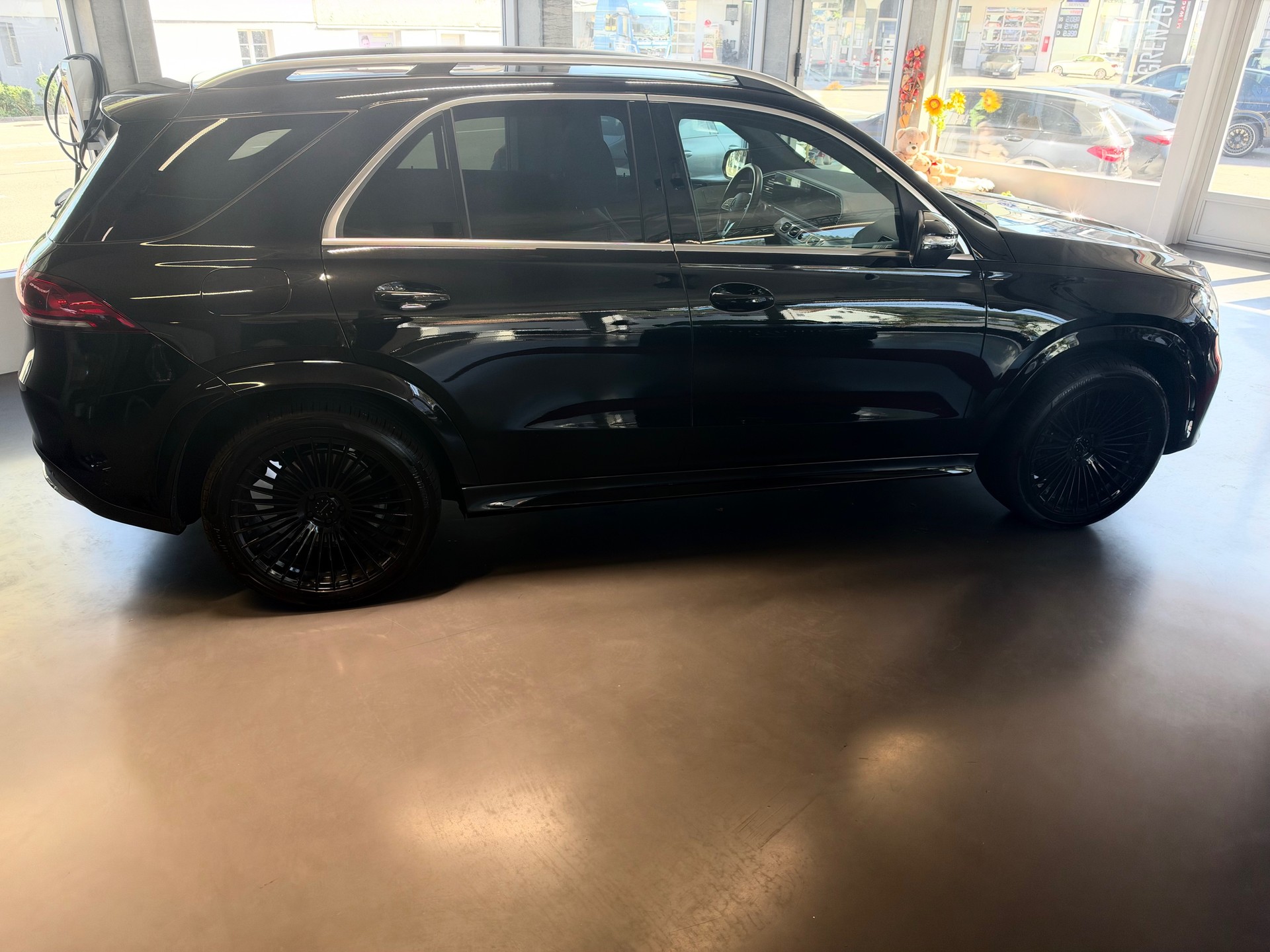 MERCEDES-BENZ GLE 300 d 4Matic AMG Line 9G-Tronic-image-3