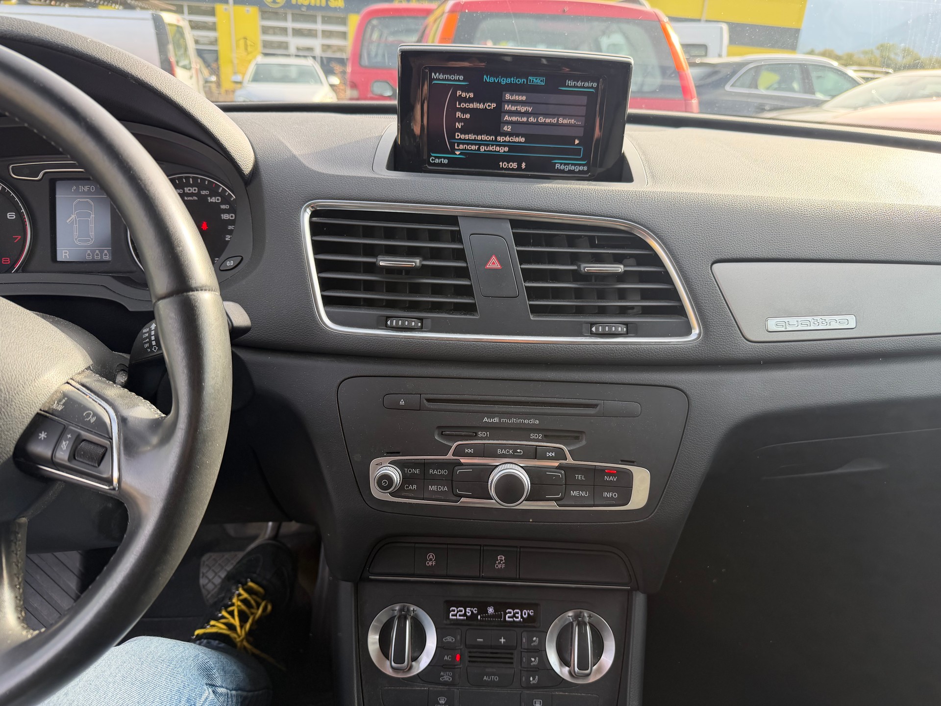 AUDI Q3 2.0 TFSI quattro S-tronic-image-10