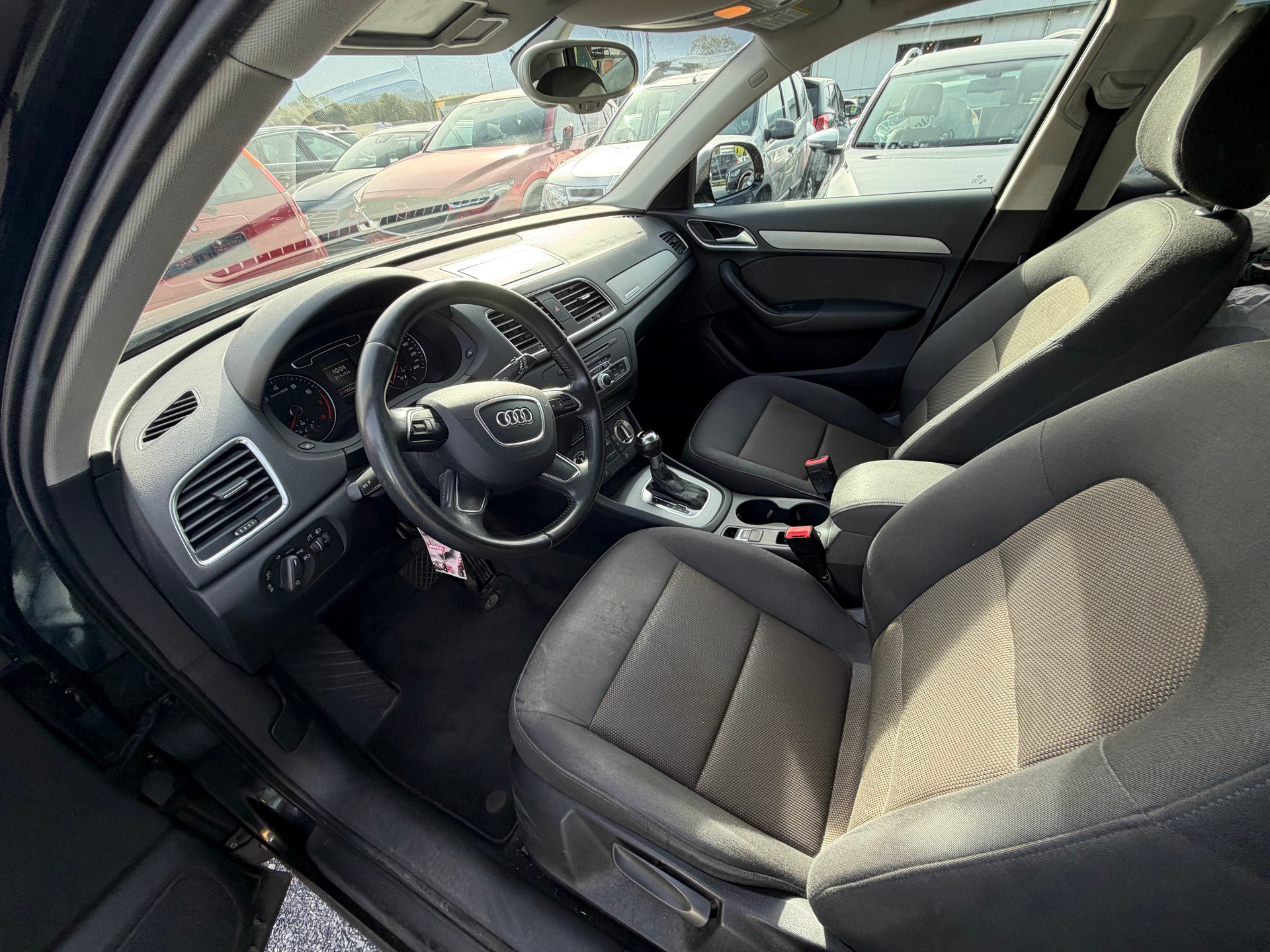 AUDI Q3 2.0 TFSI quattro S-tronic-image-9