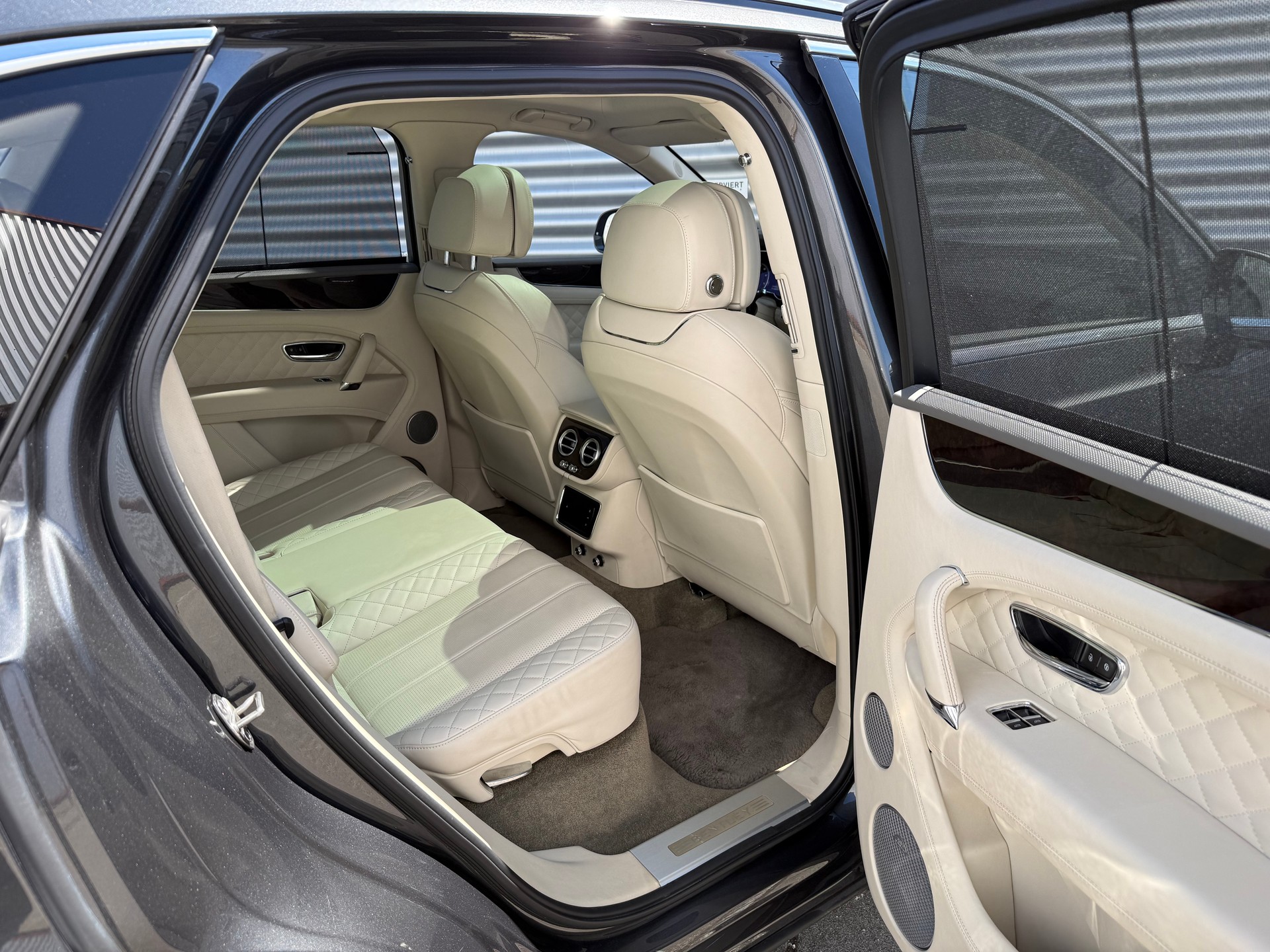 BENTLEY Bentayga W12-image-14
