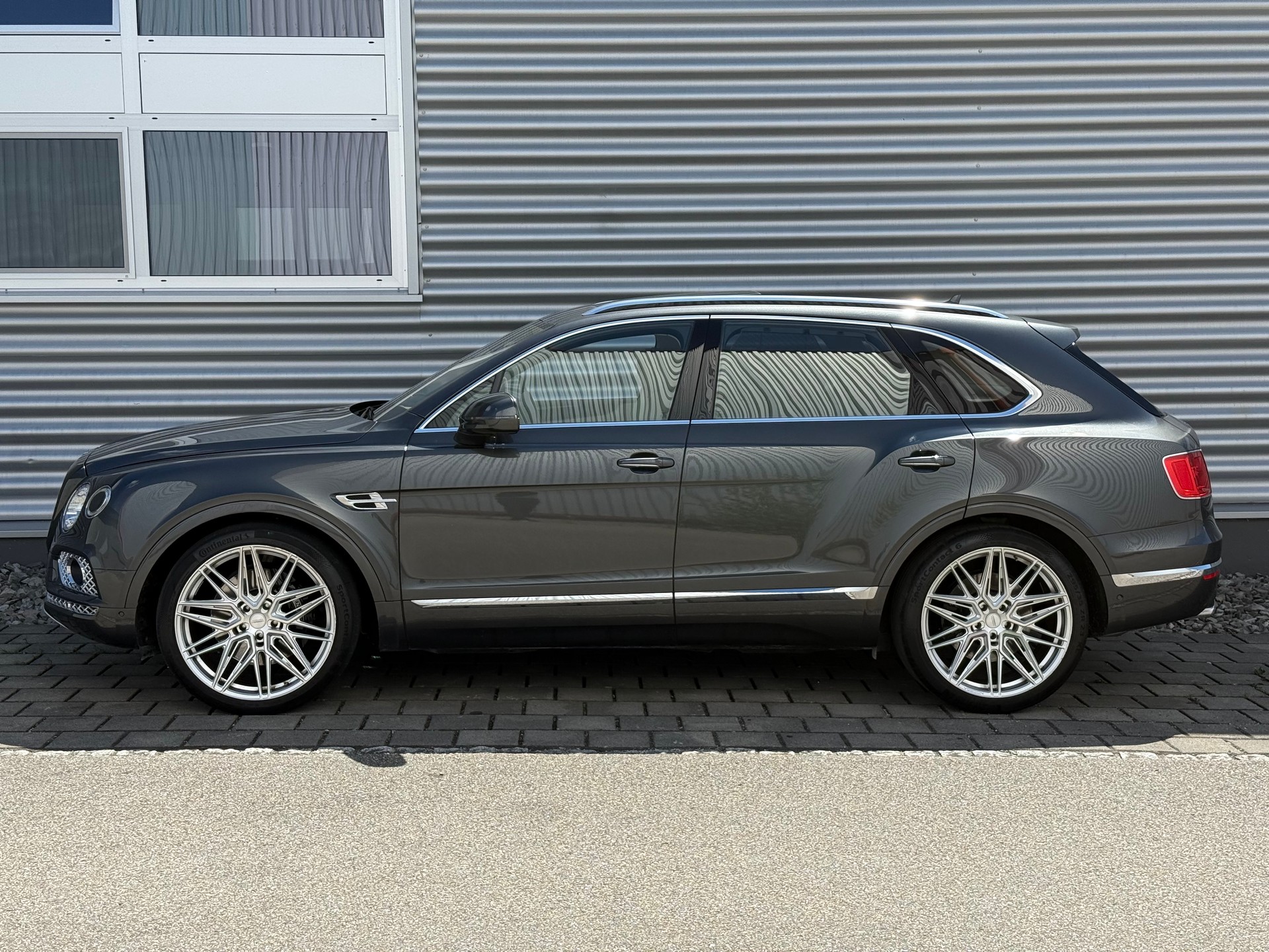 BENTLEY Bentayga W12-image-2