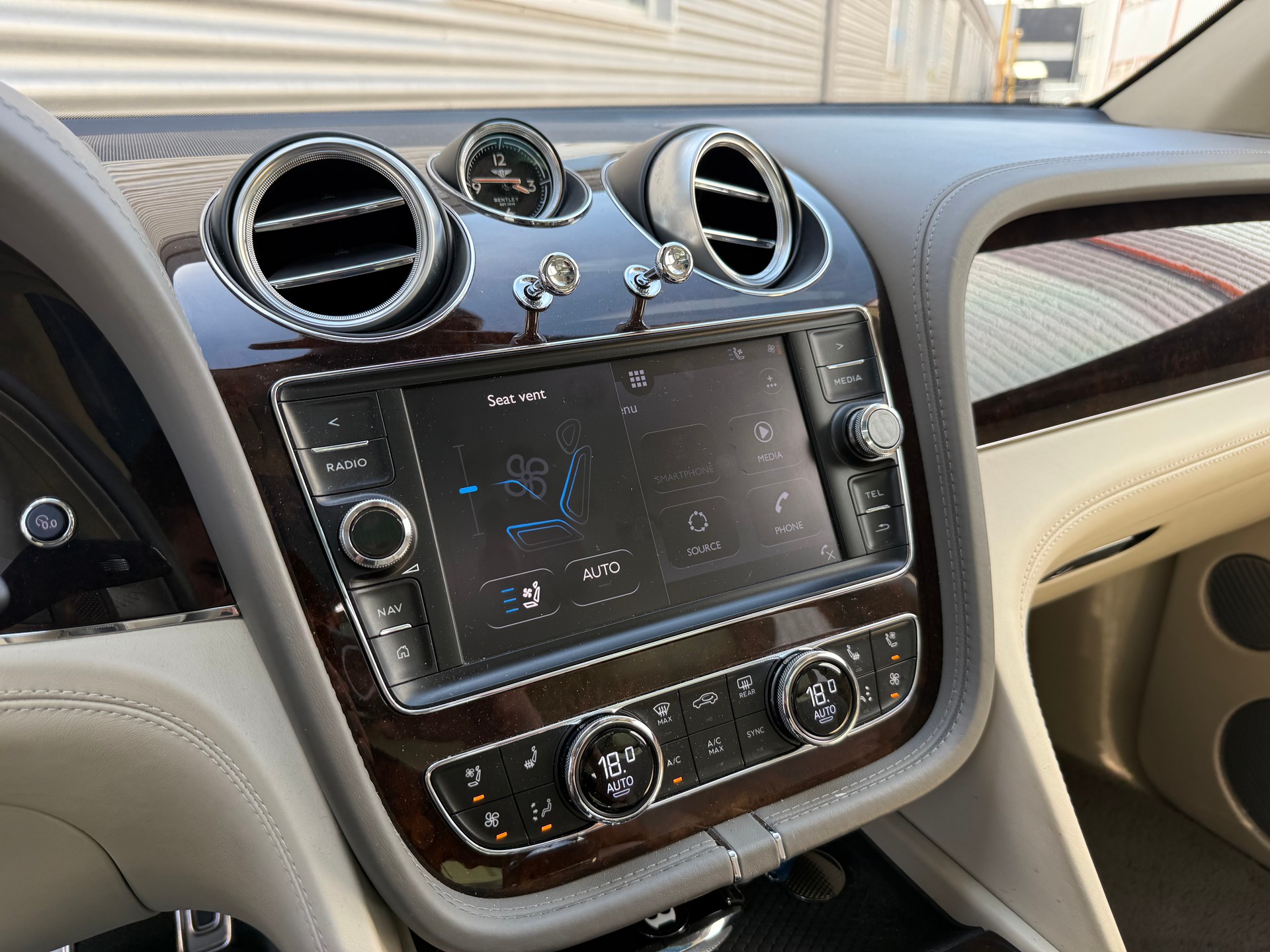 BENTLEY Bentayga W12-image-9