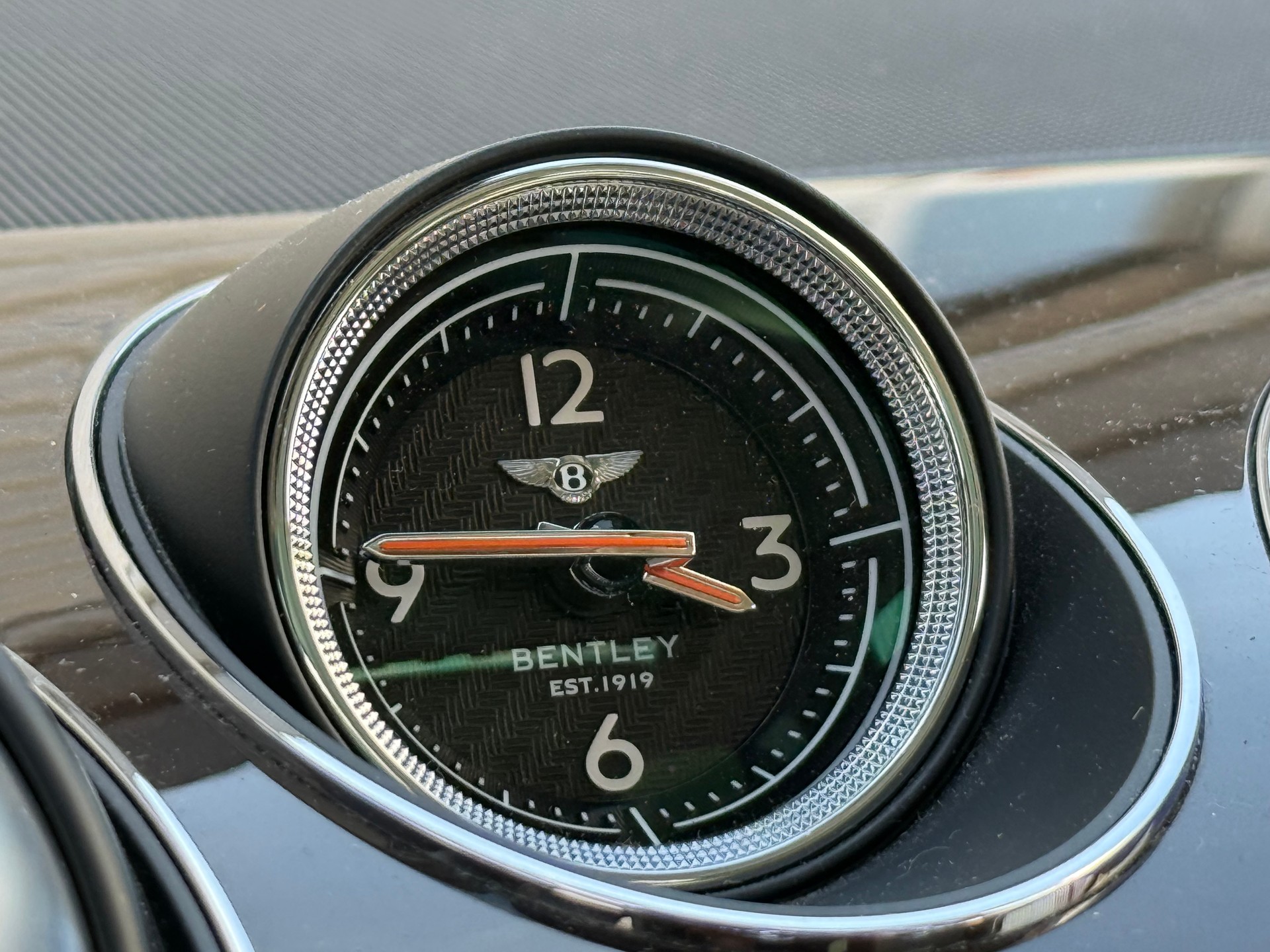 BENTLEY Bentayga W12-image-11