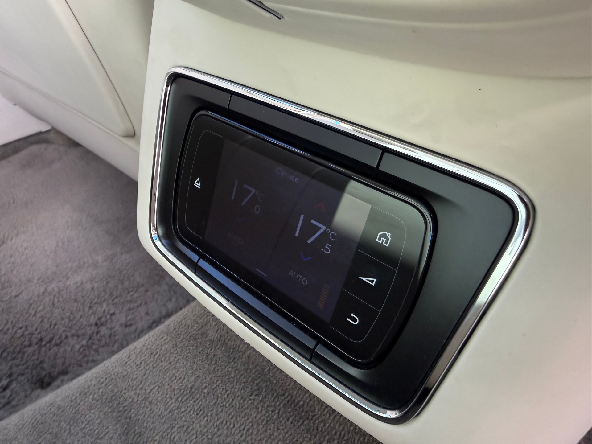 BENTLEY Bentayga W12-image-17