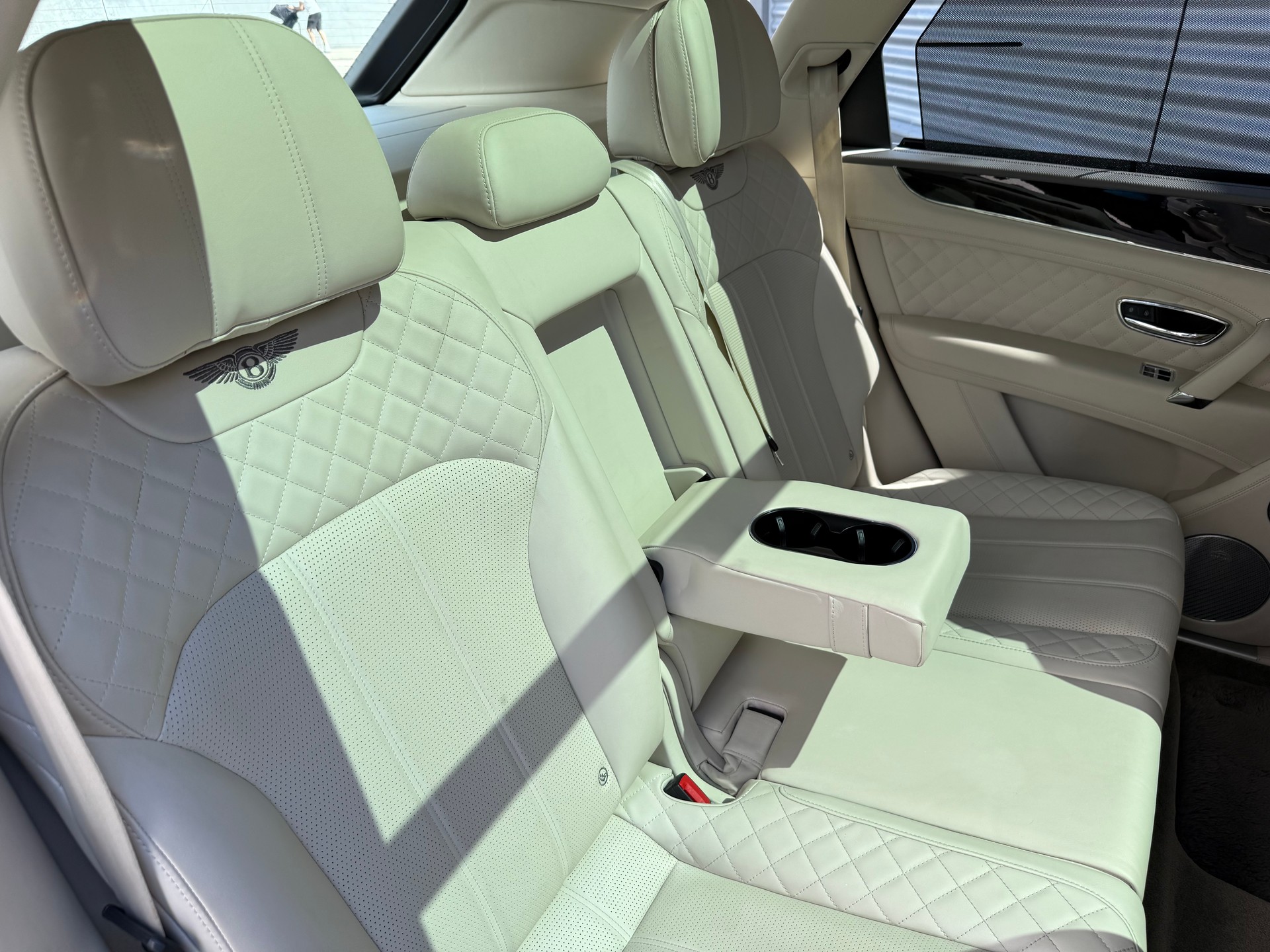BENTLEY Bentayga W12-image-16