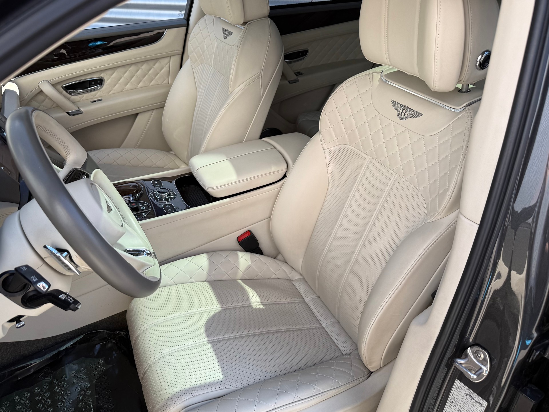 BENTLEY Bentayga W12-image-6