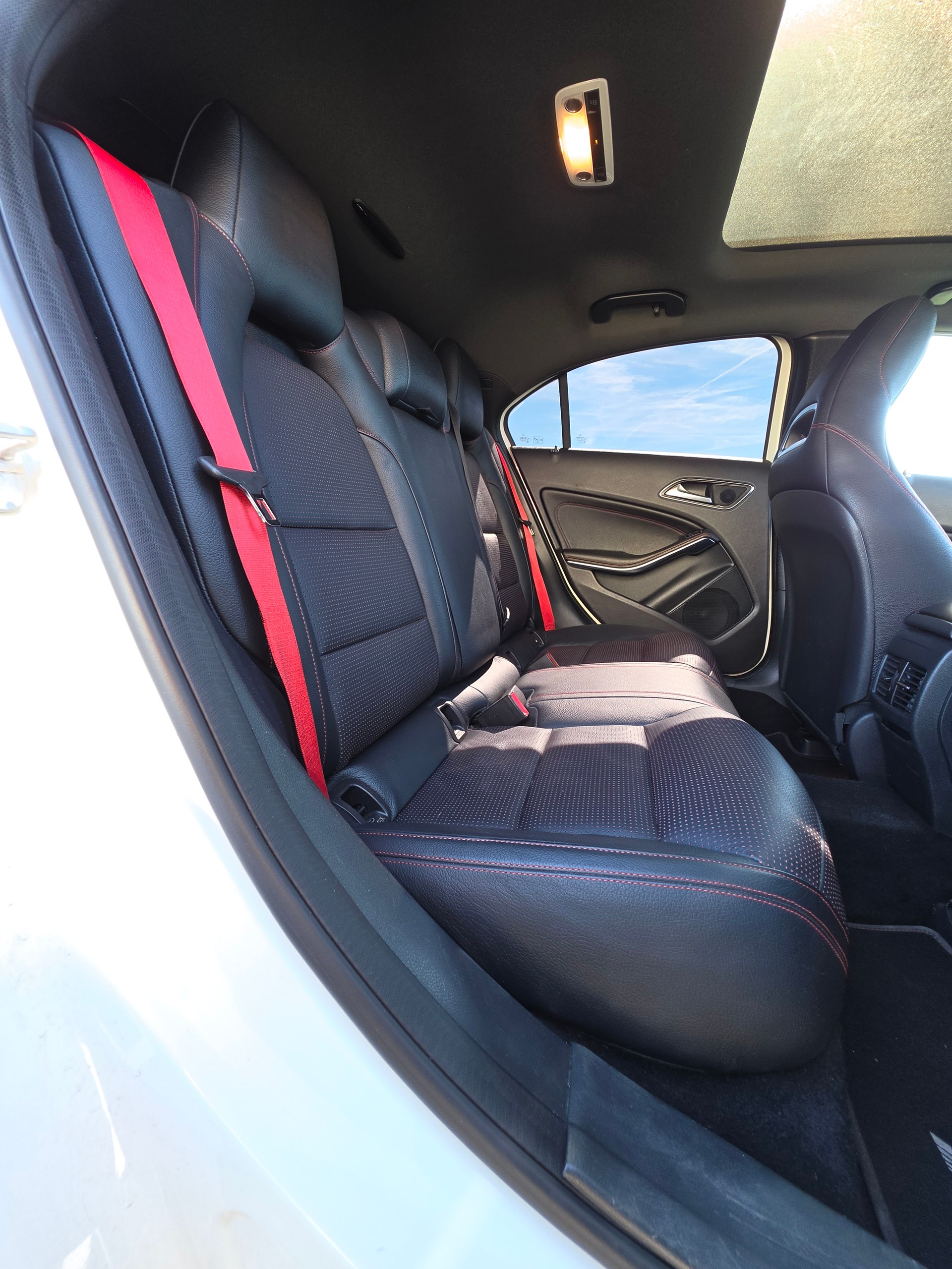 MERCEDES-BENZ A 45 AMG 4m-image-19