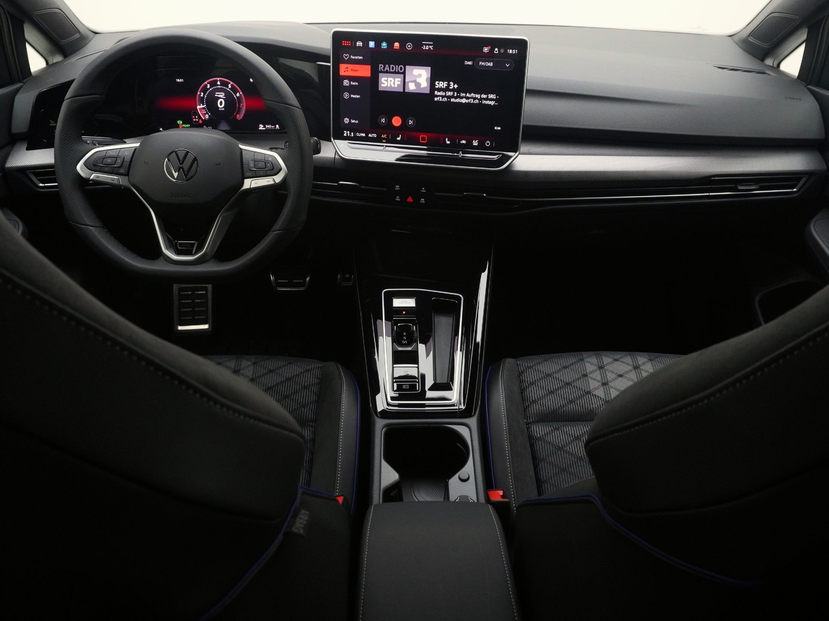 VW Golf VIII 1.5 eTSI R-Line DSG-image-10
