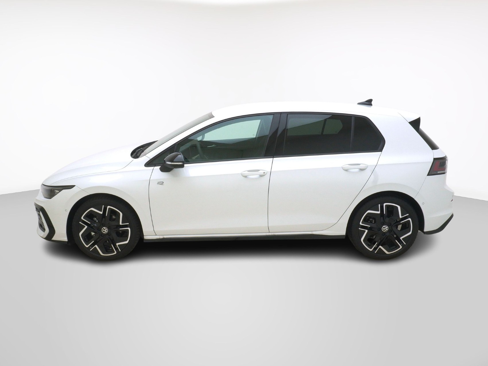 VW Golf VIII 1.5 eTSI R-Line DSG-image-1