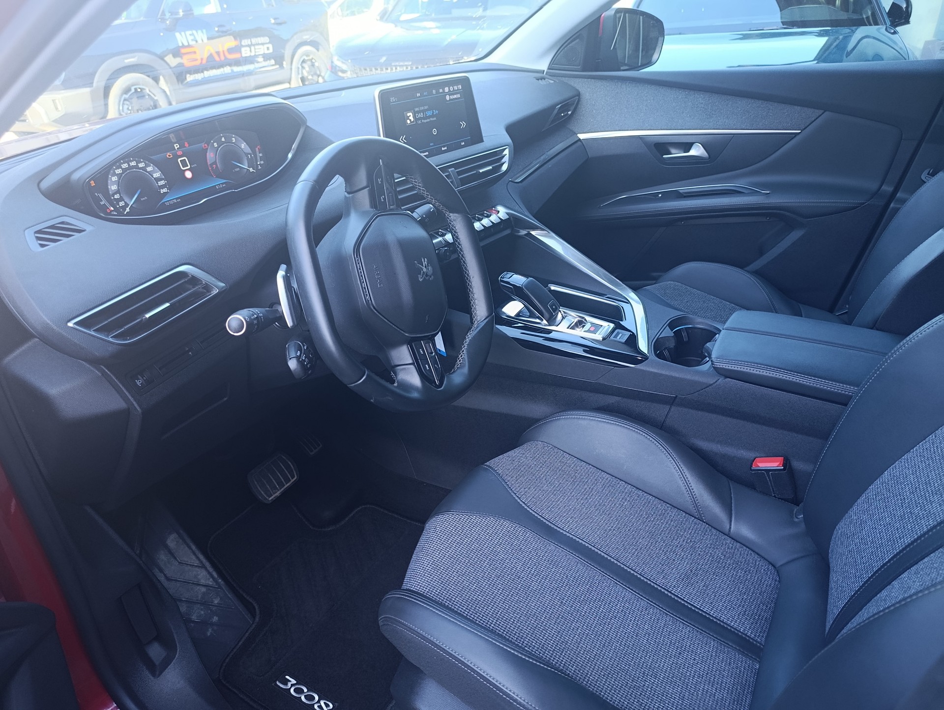 PEUGEOT 3008 1.2 PureTech Allure EAT-image-1
