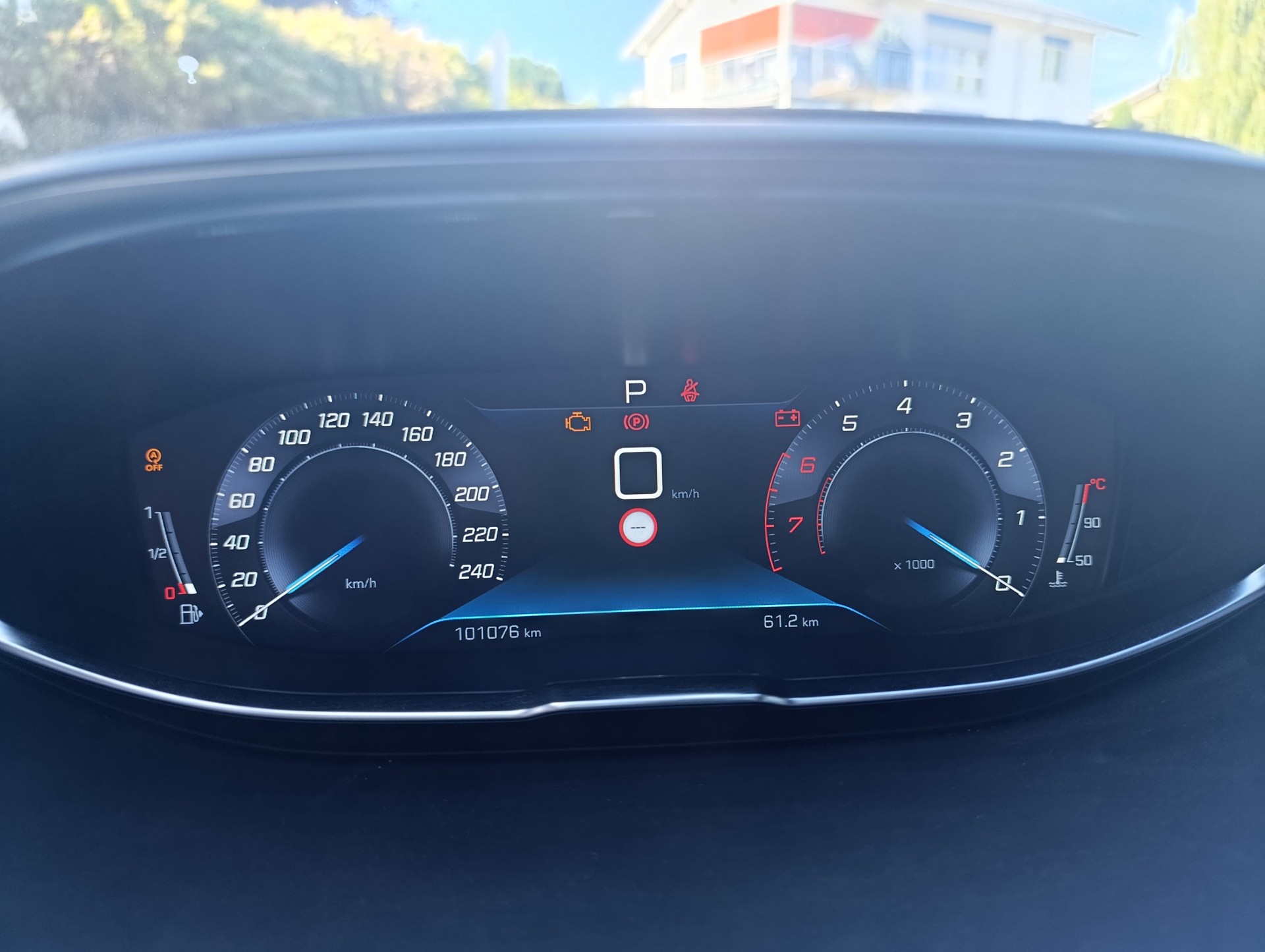 PEUGEOT 3008 1.2 PureTech Allure EAT-image-2