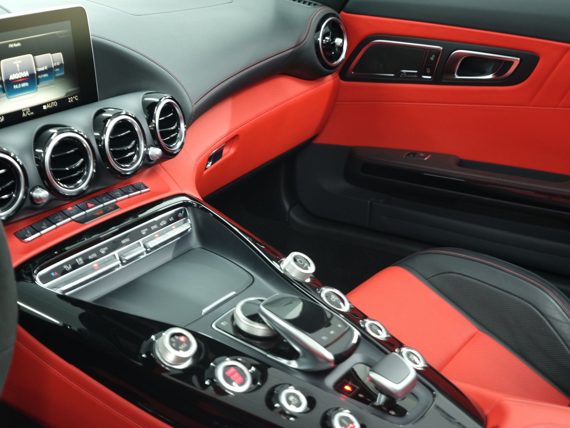 MERCEDES-BENZ AMG GT C Roadster Speedshift DCT *Burmester* *AMG* *Schalensitze*-image-25