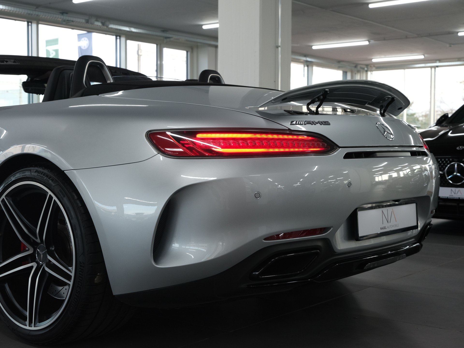 MERCEDES-BENZ AMG GT C Roadster Speedshift DCT *Burmester* *AMG* *Schalensitze*-image-16