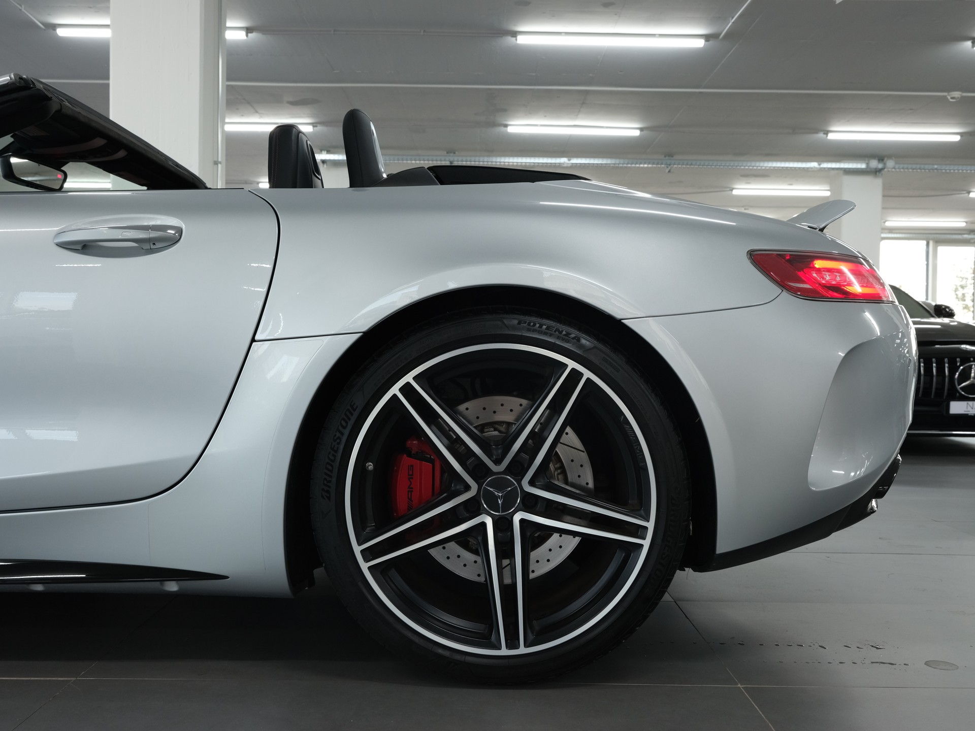 MERCEDES-BENZ AMG GT C Roadster Speedshift DCT *Burmester* *AMG* *Schalensitze*-image-15