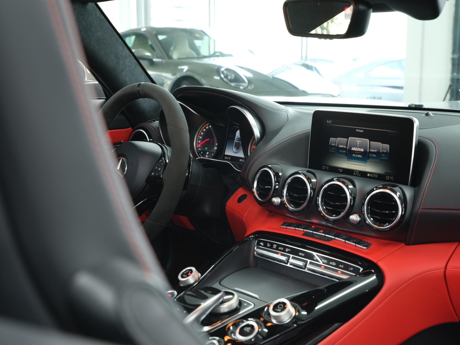 MERCEDES-BENZ AMG GT C Roadster Speedshift DCT *Burmester* *AMG* *Schalensitze*-image-29