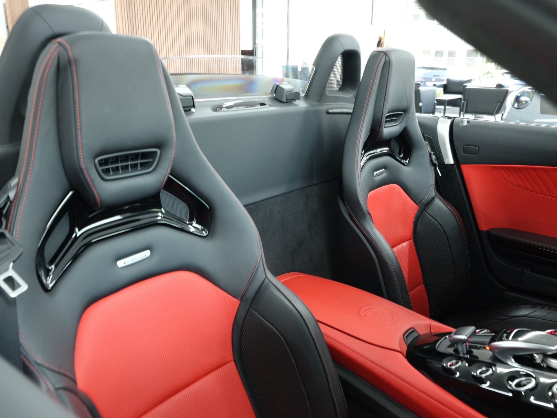 MERCEDES-BENZ AMG GT C Roadster Speedshift DCT *Burmester* *AMG* *Schalensitze*-image-31