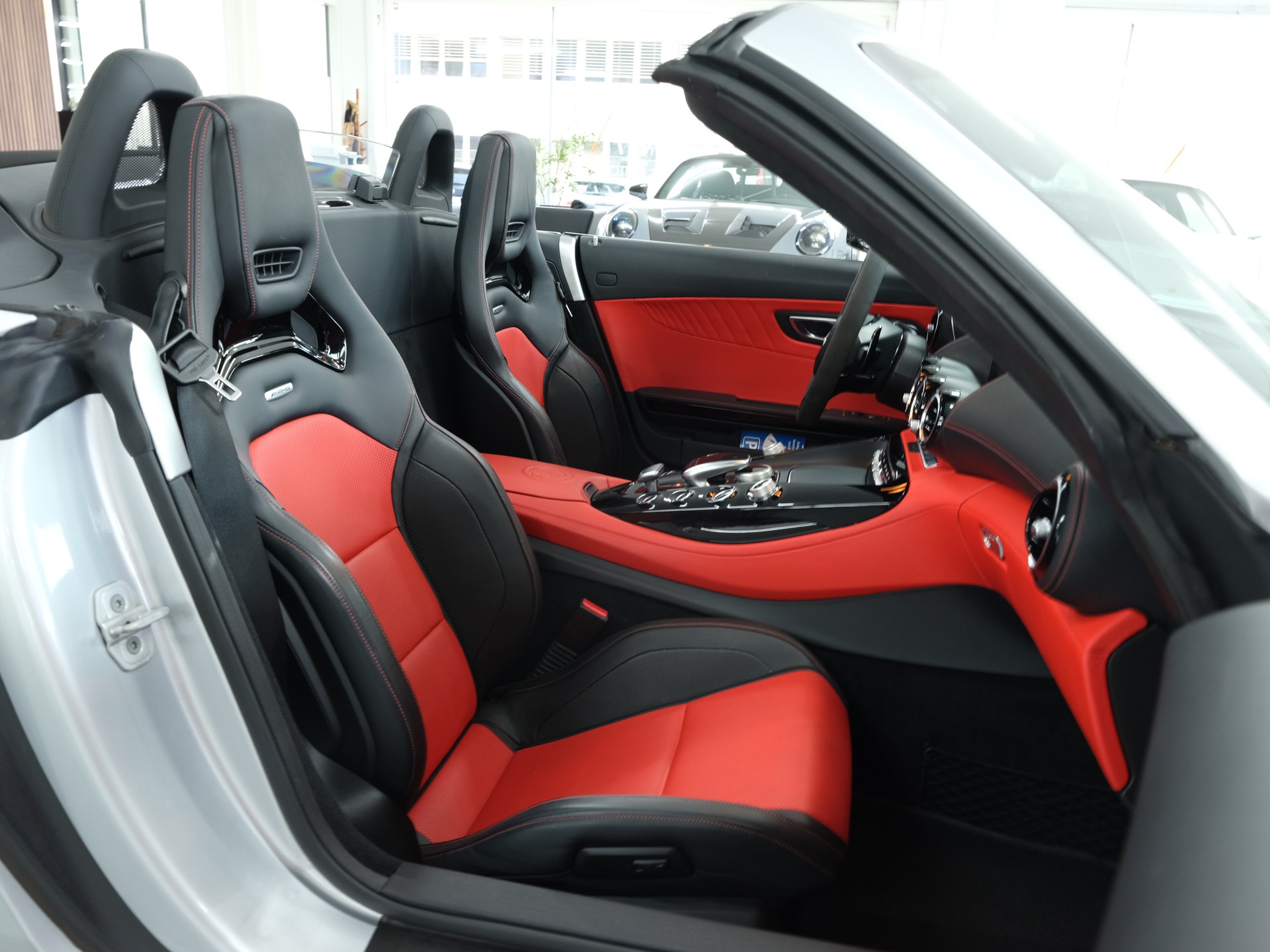 MERCEDES-BENZ AMG GT C Roadster Speedshift DCT *Burmester* *AMG* *Schalensitze*-image-27