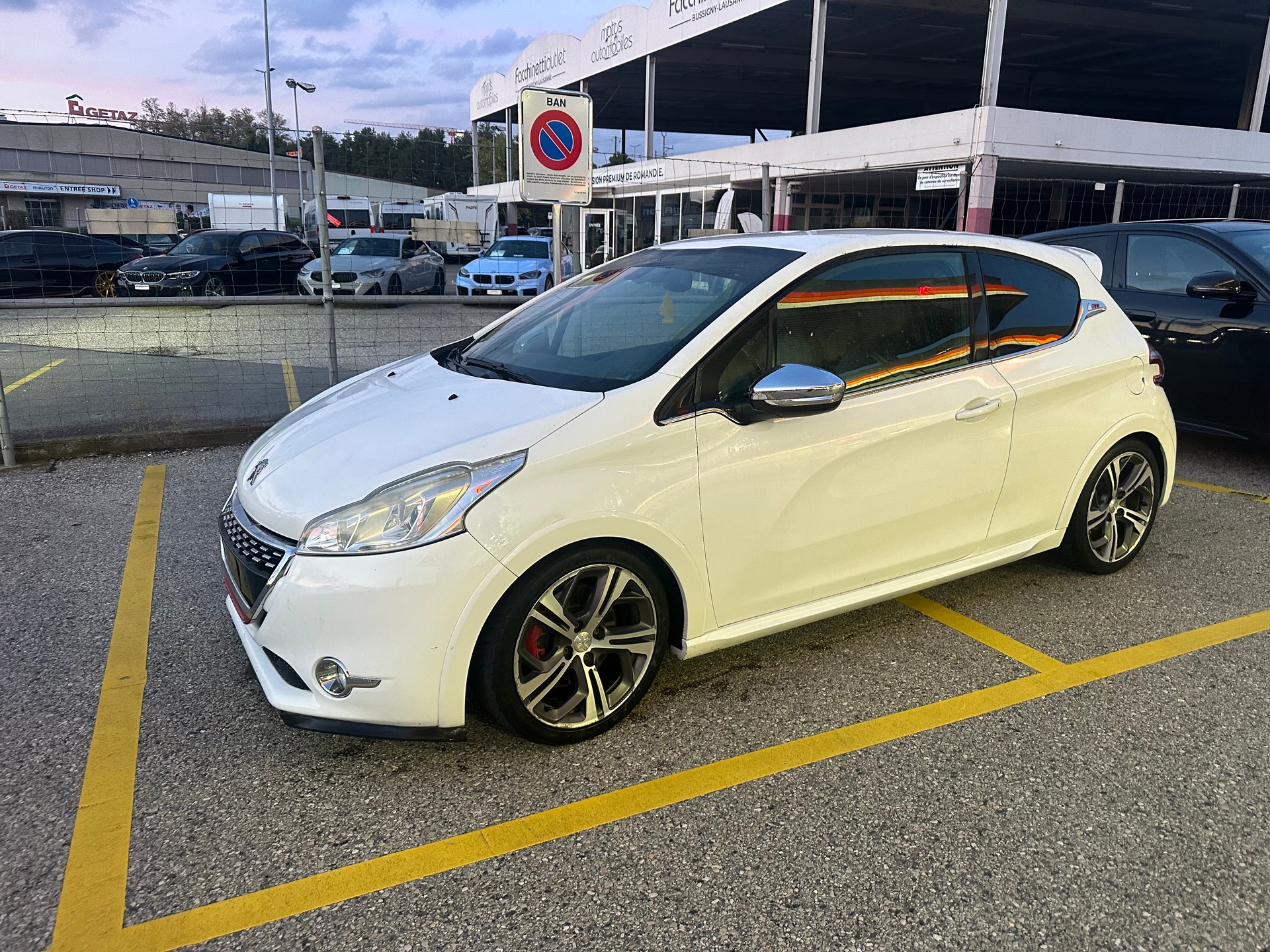 PEUGEOT 208 1.6 Turbo GTi-image-4