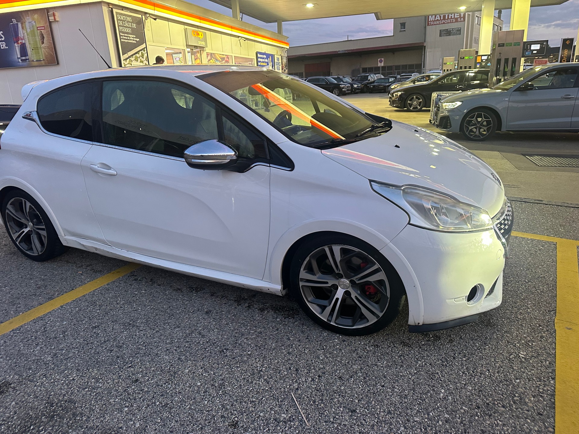 PEUGEOT 208 1.6 Turbo GTi-image-1