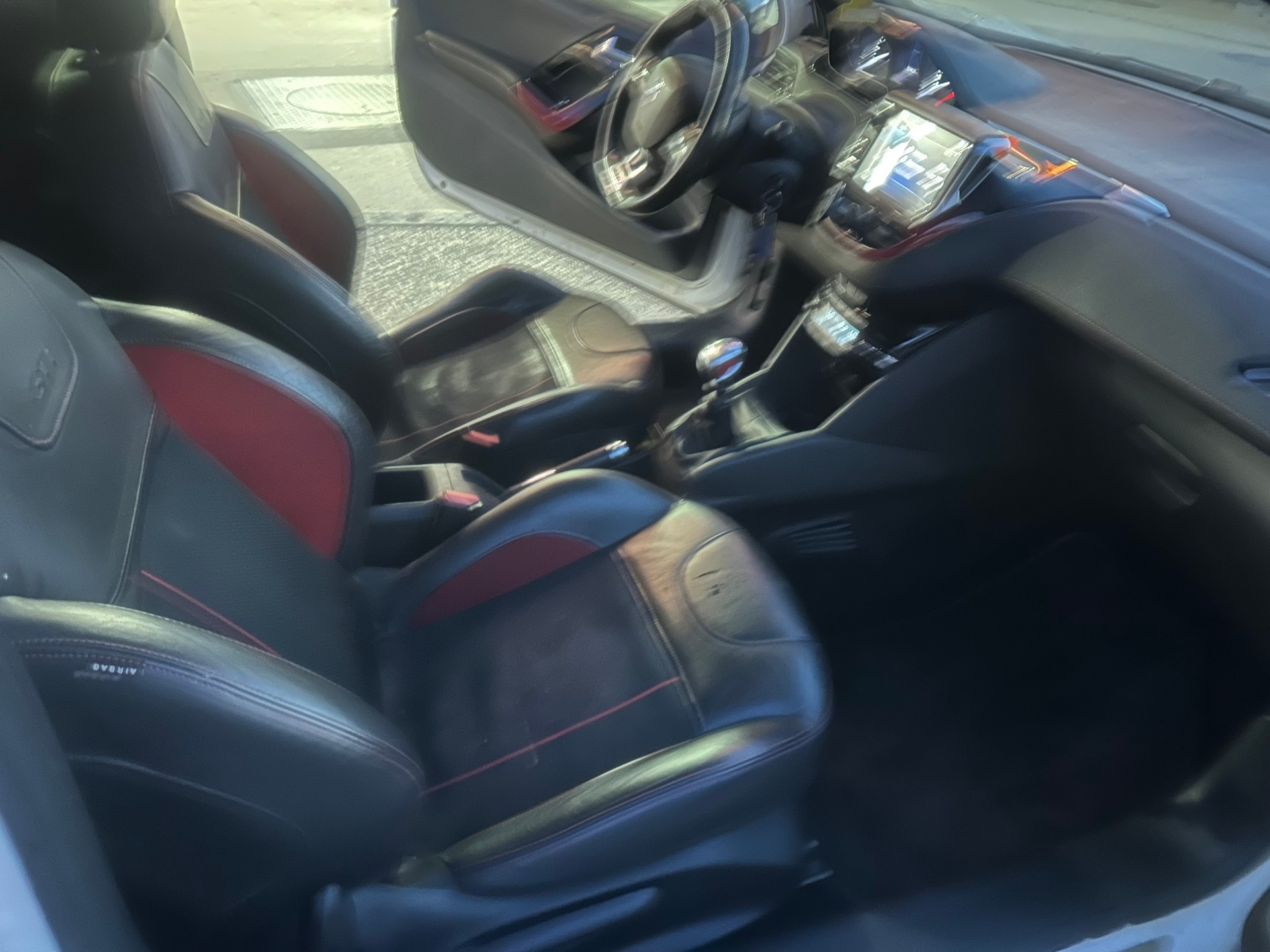 PEUGEOT 208 1.6 Turbo GTi-image-10