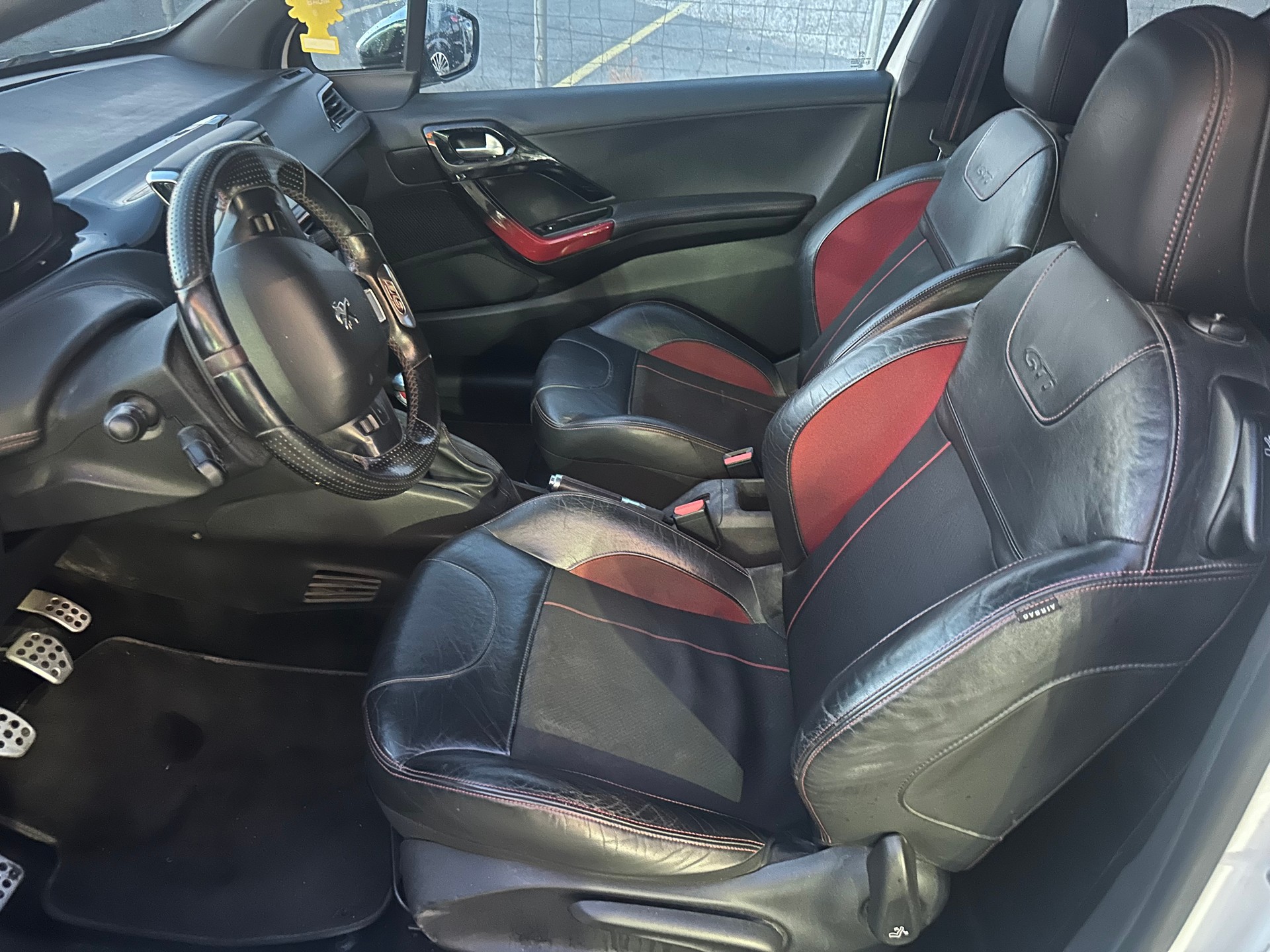 PEUGEOT 208 1.6 Turbo GTi-image-5