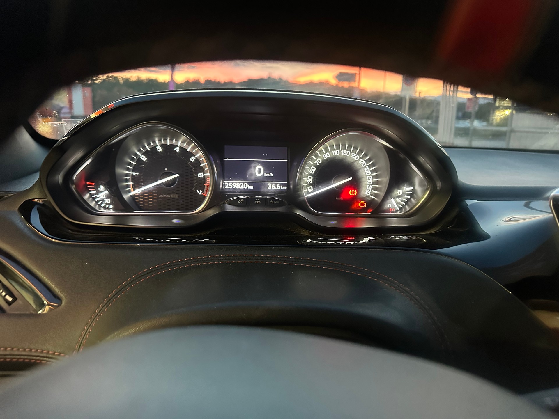 PEUGEOT 208 1.6 Turbo GTi-image-8