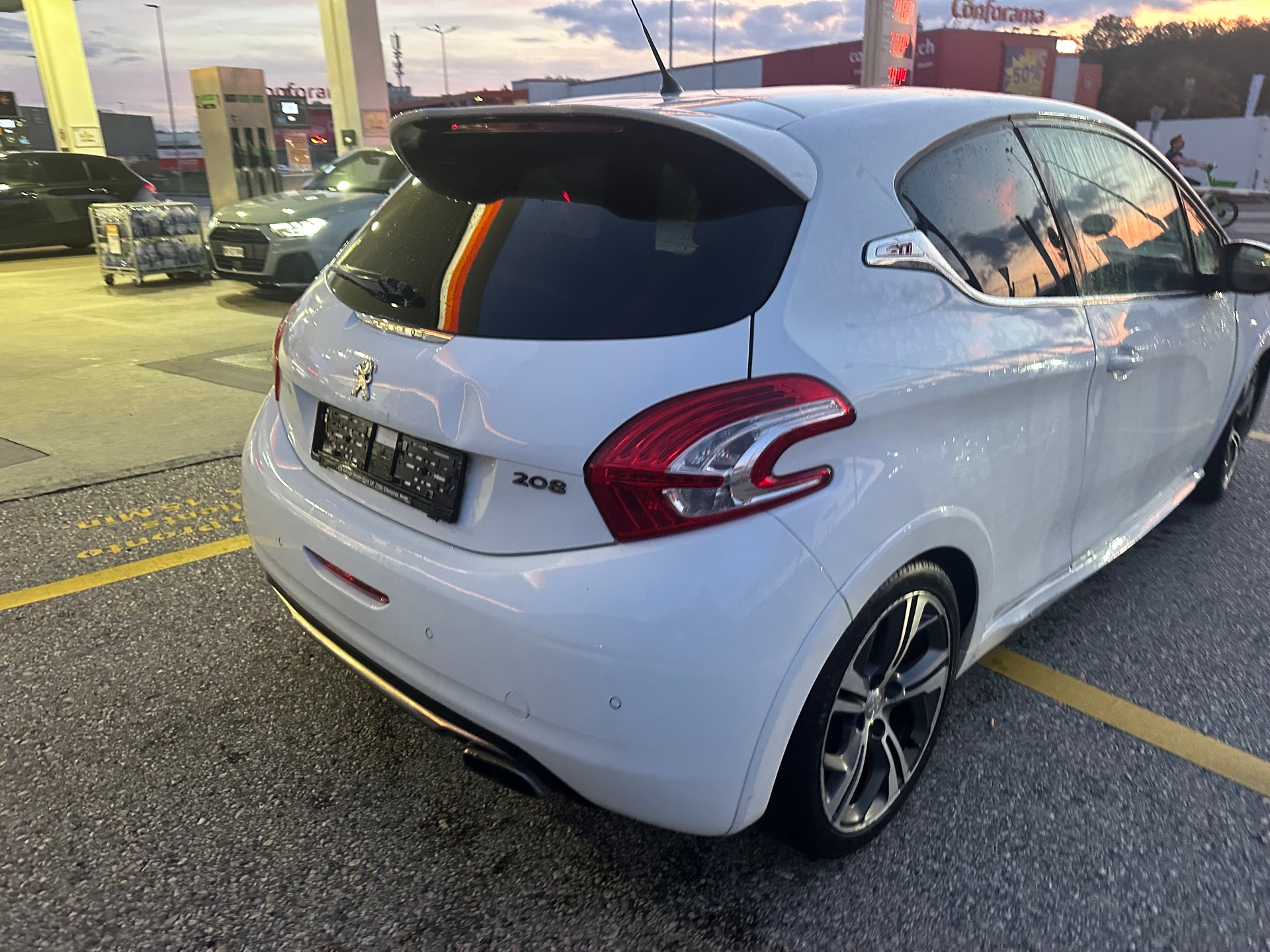 PEUGEOT 208 1.6 Turbo GTi-image-7