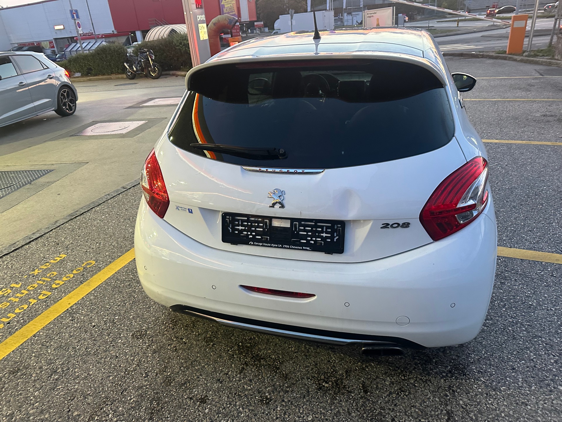 PEUGEOT 208 1.6 Turbo GTi-image-6
