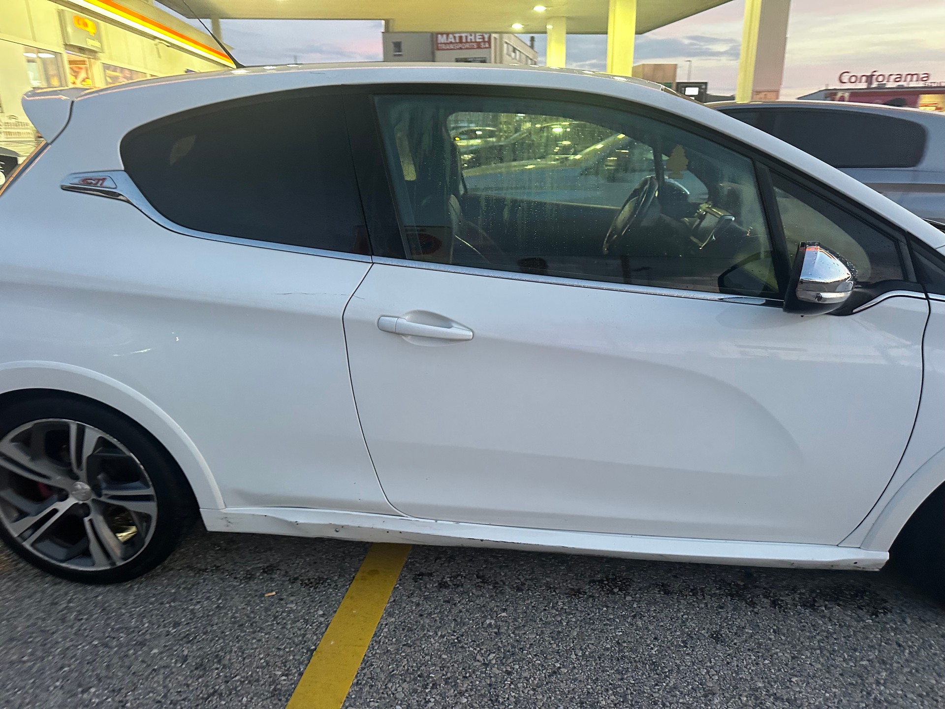 PEUGEOT 208 1.6 Turbo GTi-image-2