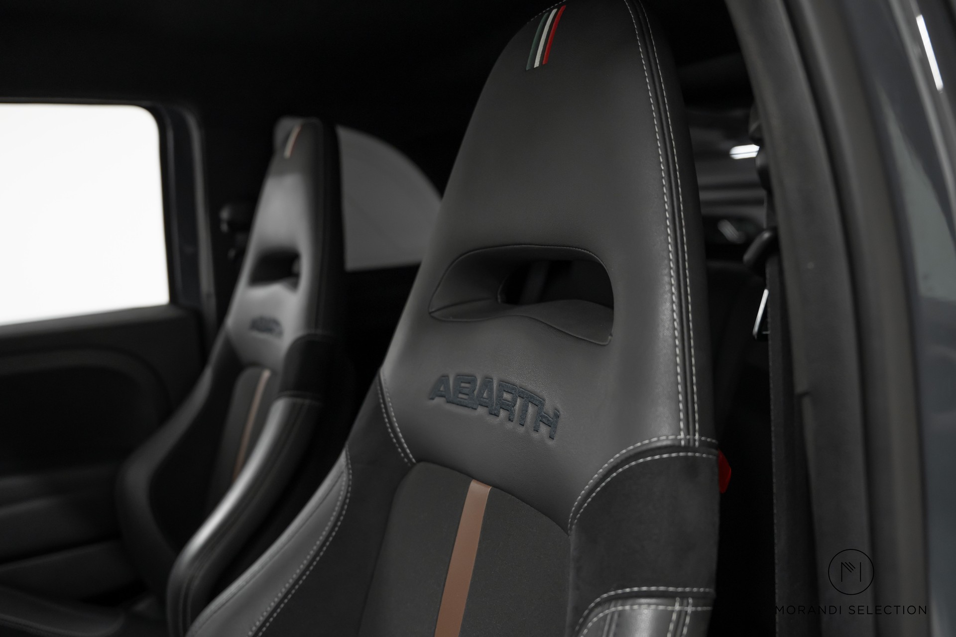 FIAT 695 Abarth 1.4 T-Jet 180 70 Anniversario-image-21