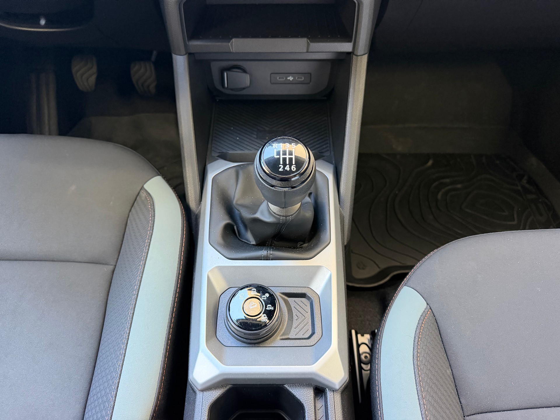 DACIA Duster TCe 130 48V Extreme 4x4-image-12
