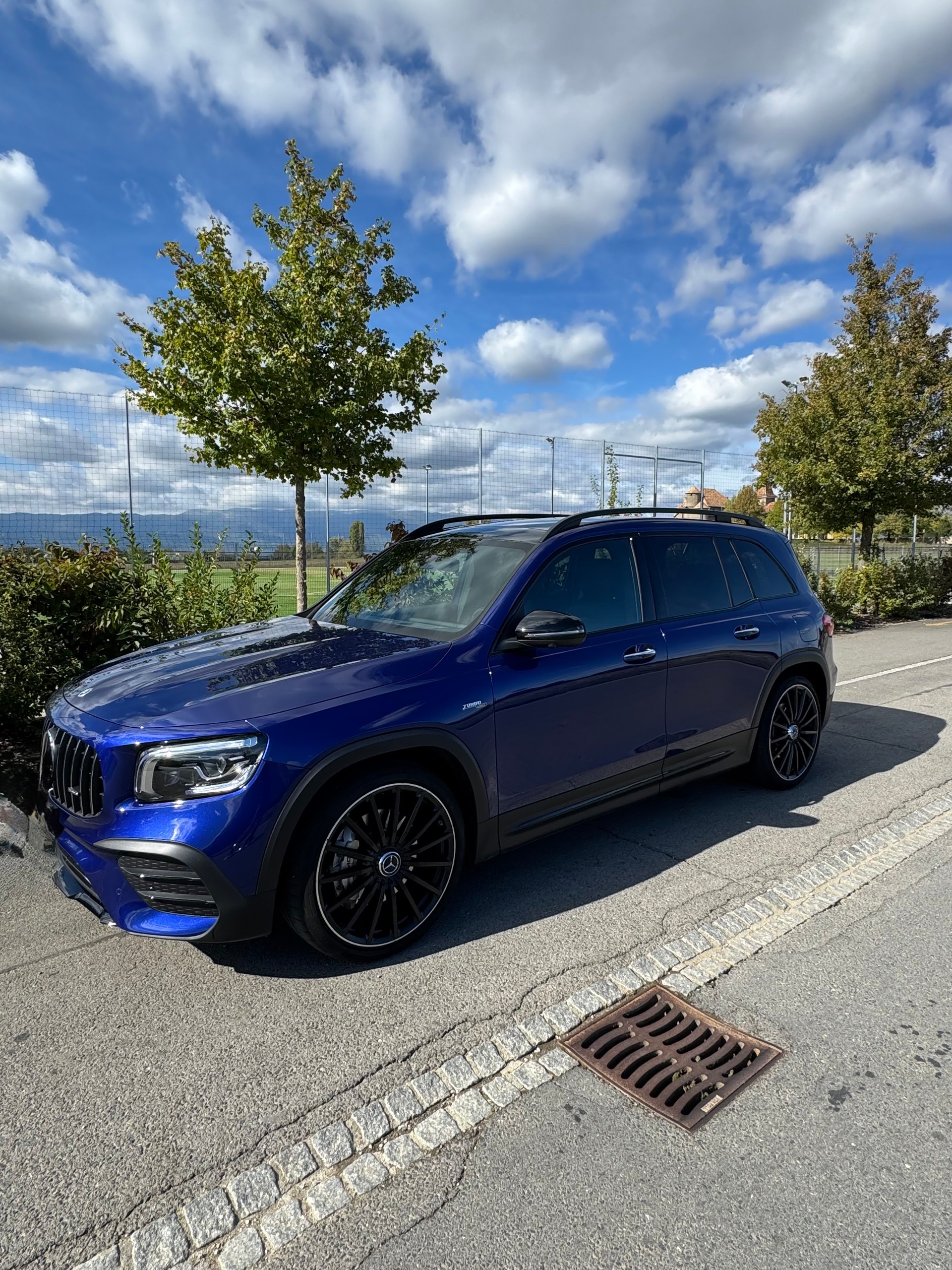 MERCEDES-BENZ GLB 35 AMG 4matic-image-2