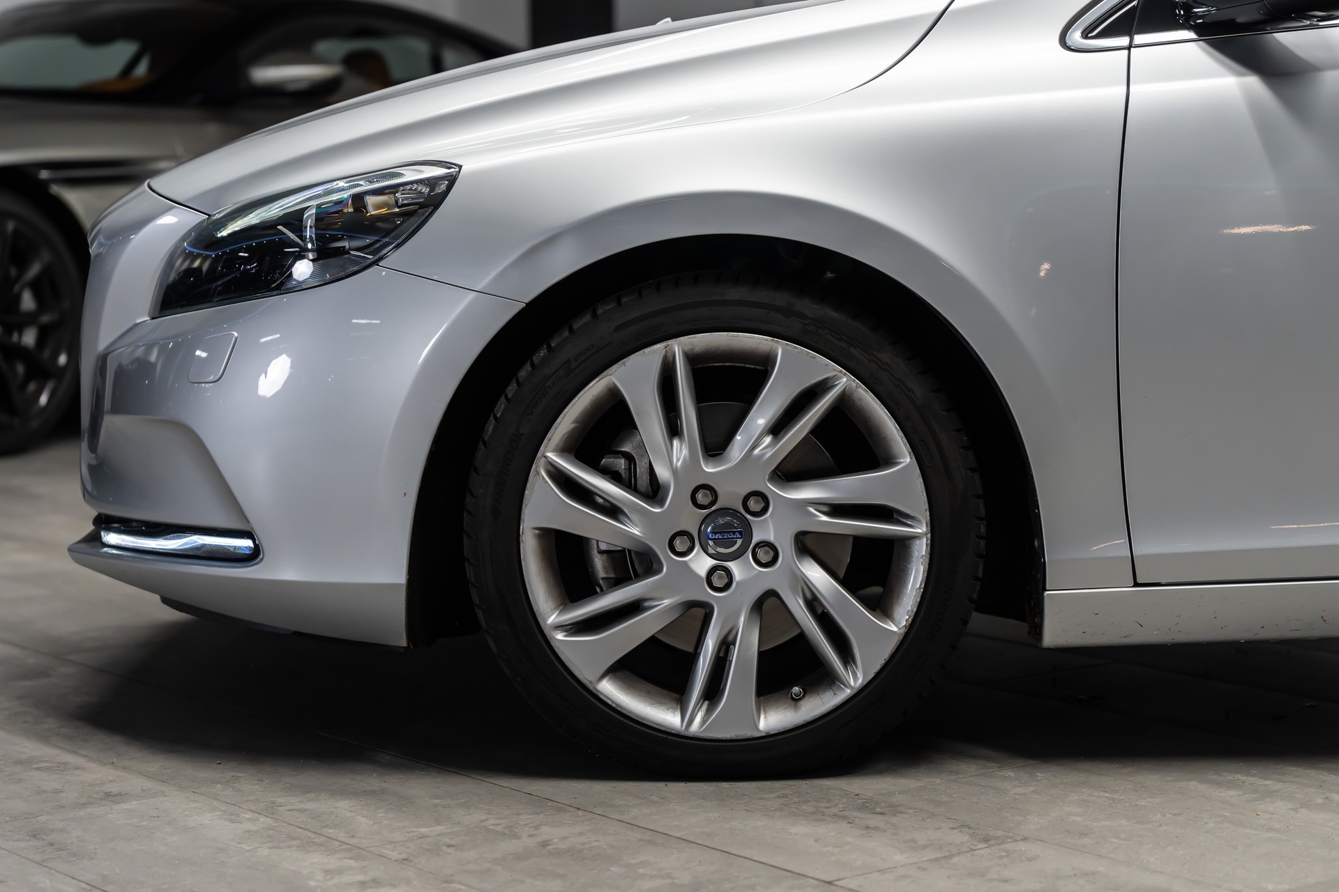 VOLVO V40 D3 Momentum Geartronic *CH-Fahrzeug*ab MFK*-image-3