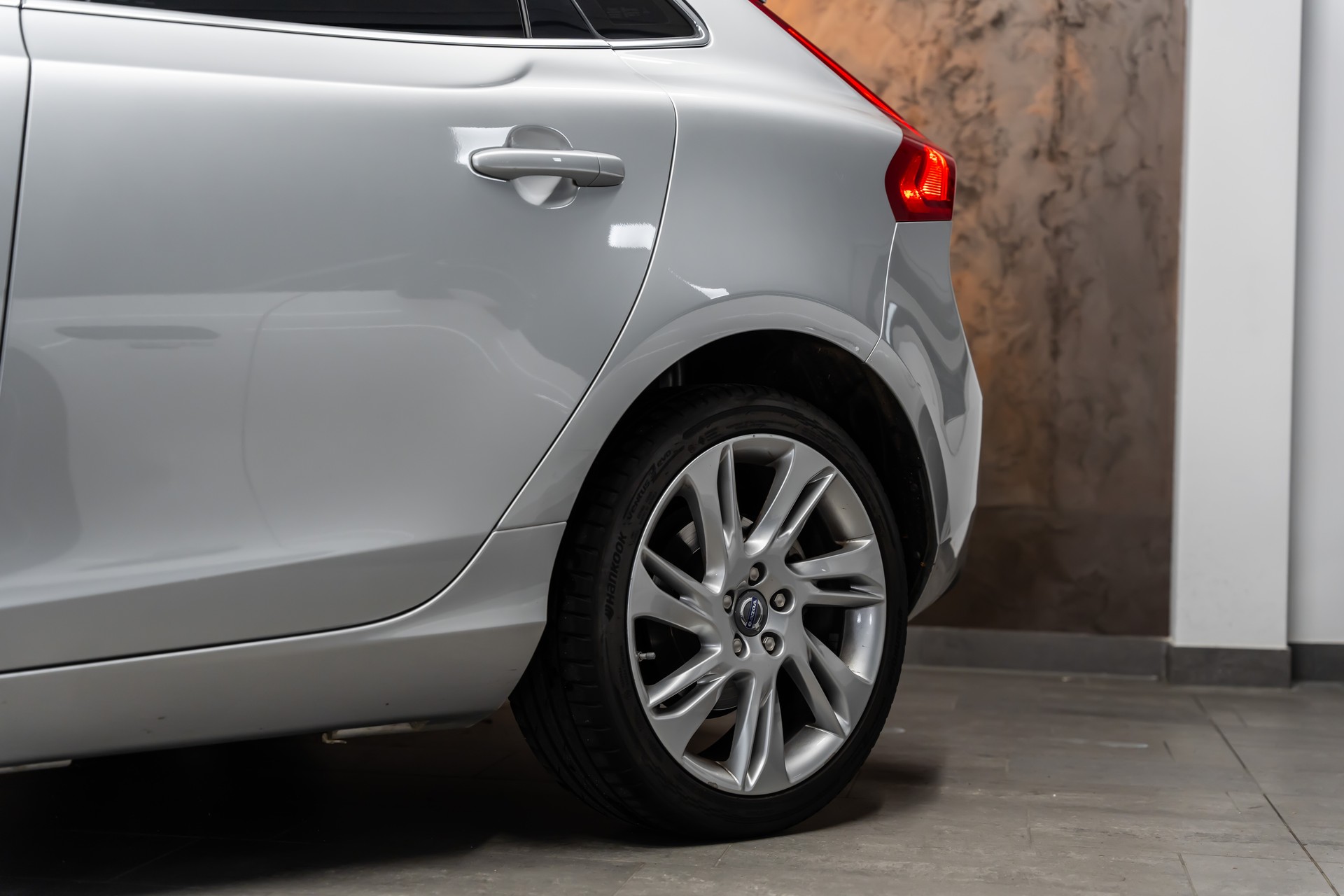 VOLVO V40 D3 Momentum Geartronic *CH-Fahrzeug*ab MFK*-image-8