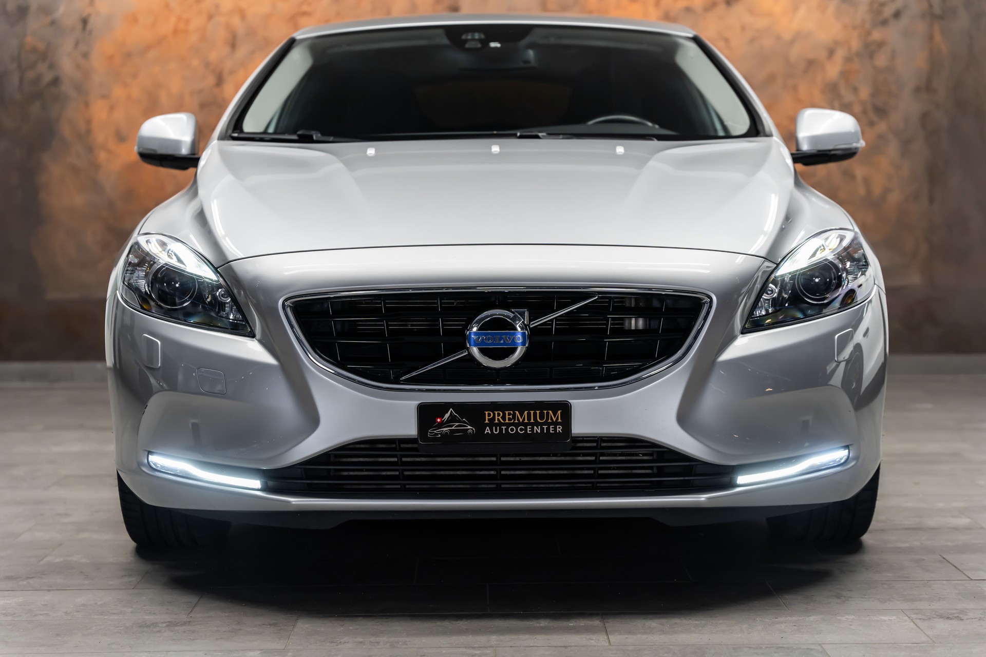 VOLVO V40 D3 Momentum Geartronic *CH-Fahrzeug*ab MFK*-image-4