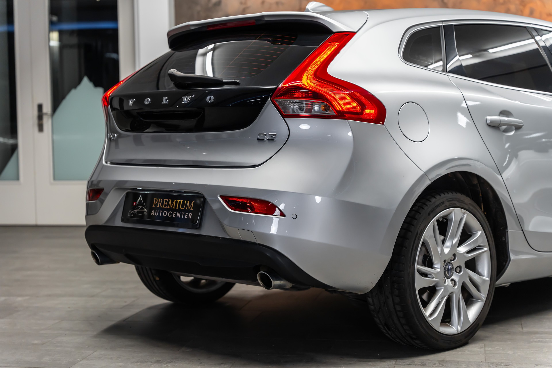 VOLVO V40 D3 Momentum Geartronic *CH-Fahrzeug*ab MFK*-image-6