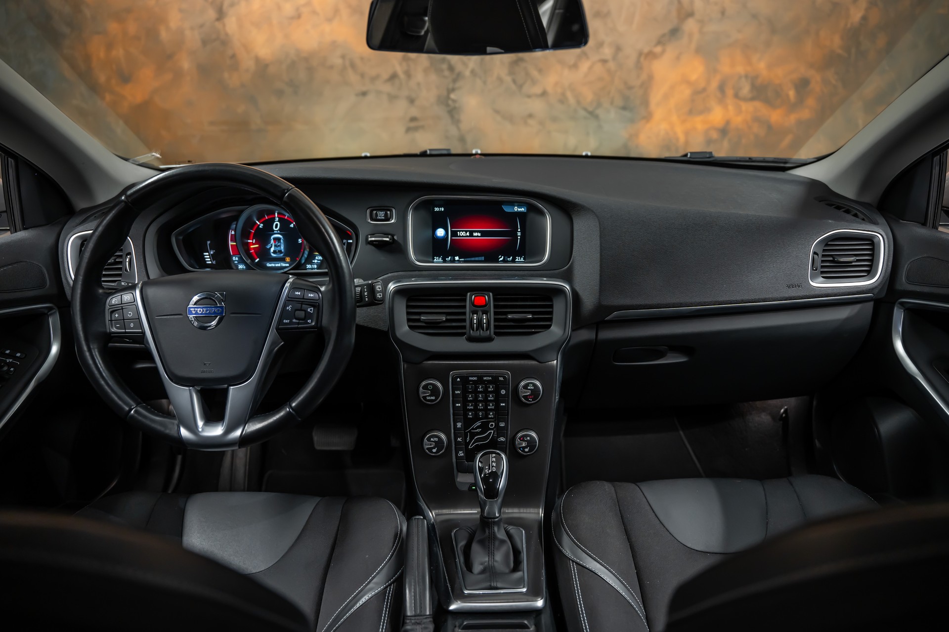 VOLVO V40 D3 Momentum Geartronic *CH-Fahrzeug*ab MFK*-image-15