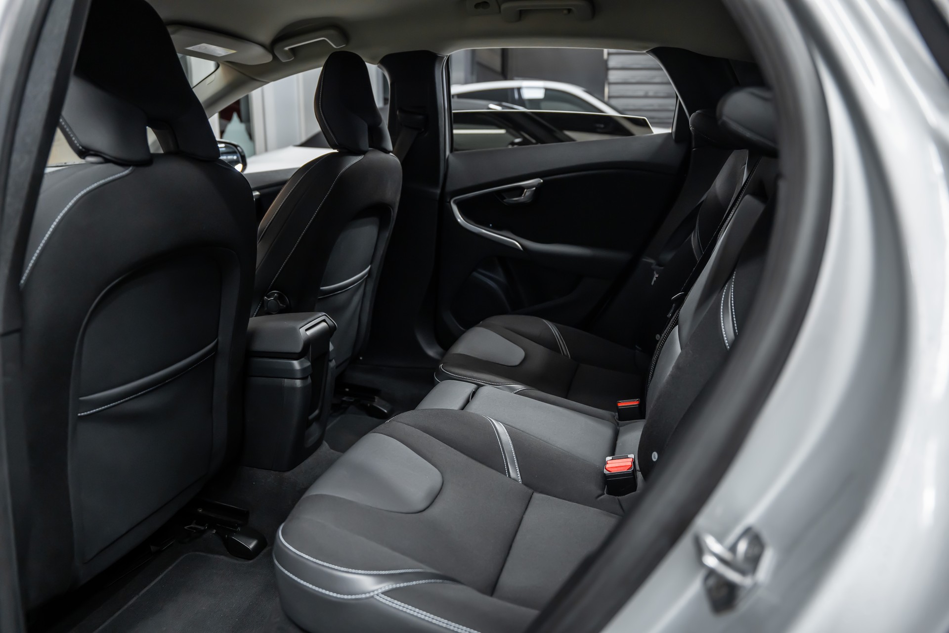 VOLVO V40 D3 Momentum Geartronic *CH-Fahrzeug*ab MFK*-image-13