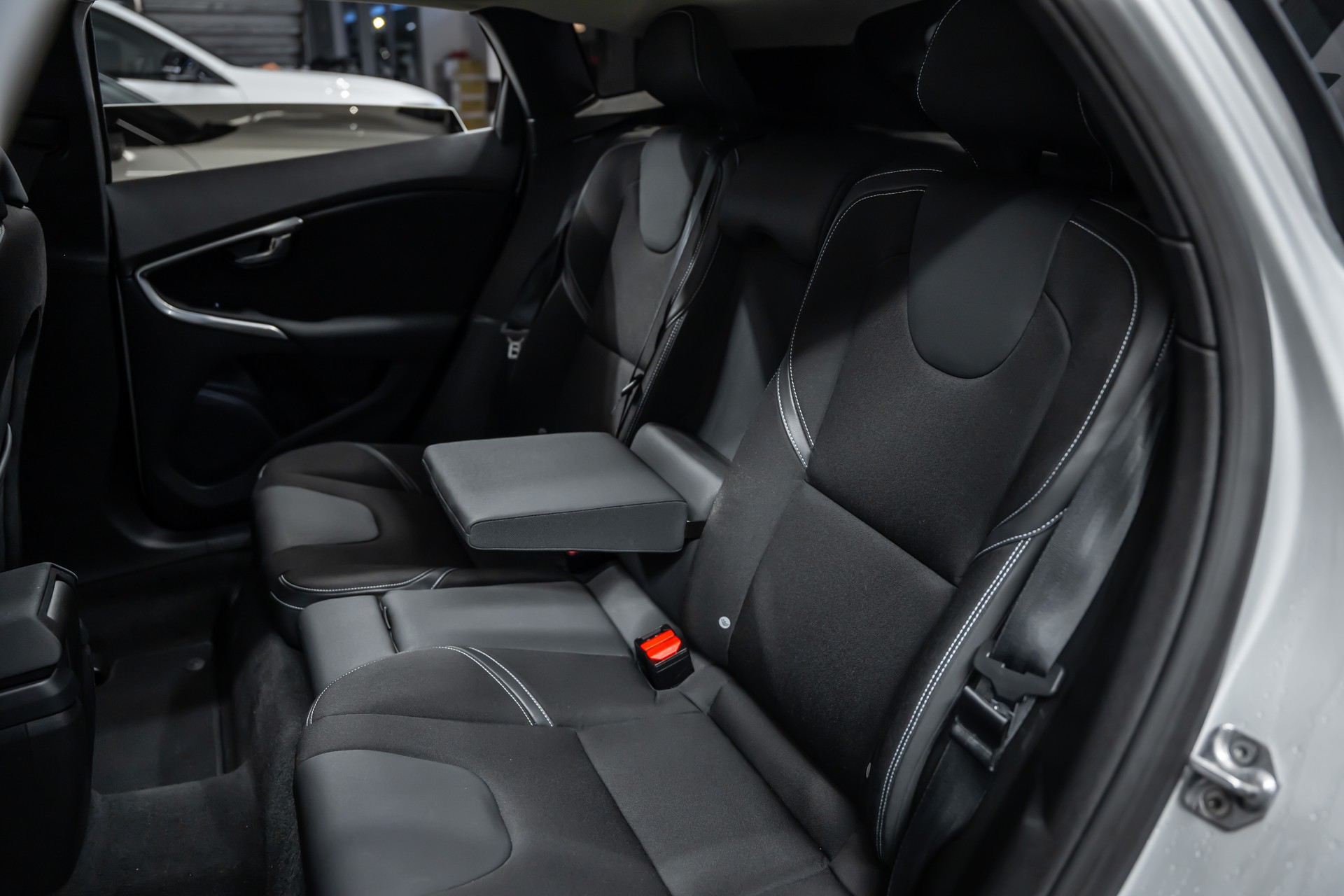 VOLVO V40 D3 Momentum Geartronic *CH-Fahrzeug*ab MFK*-image-14