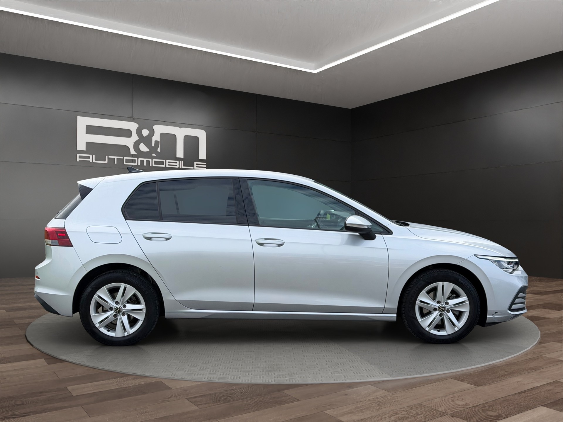 VW Golf 1.0 eTSI mHEV ACTLife DSG-image-2