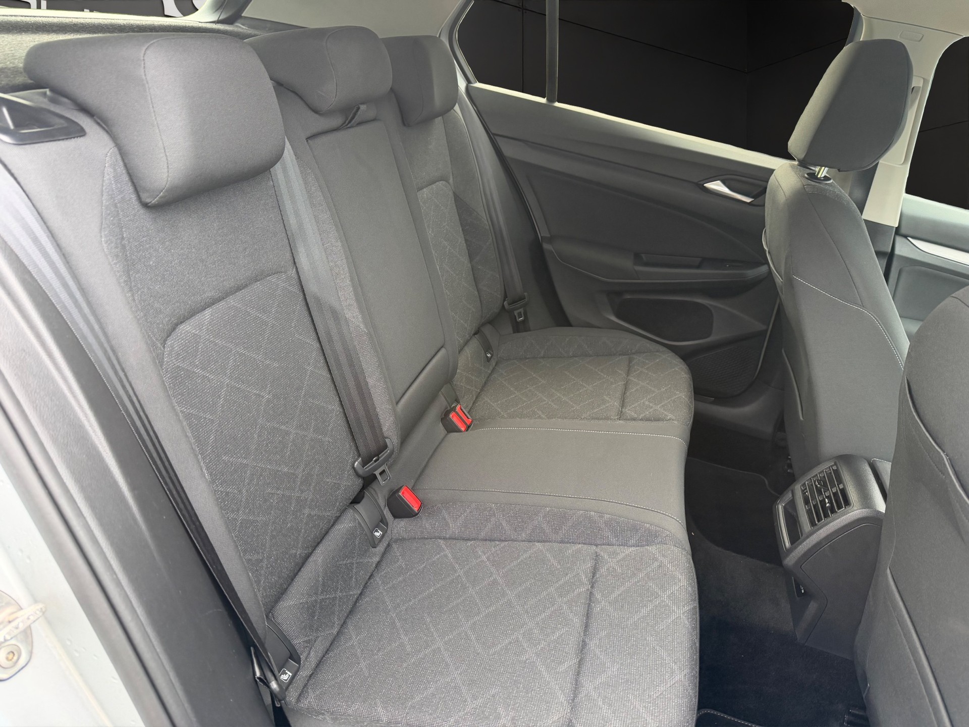 VW Golf 1.0 eTSI mHEV ACTLife DSG-image-17