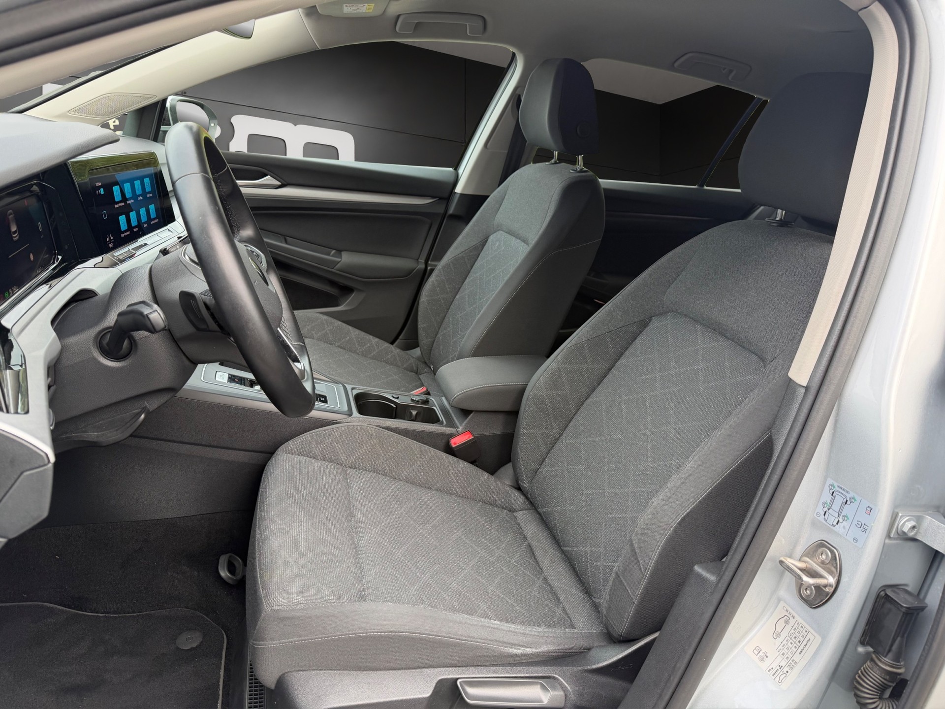 VW Golf 1.0 eTSI mHEV ACTLife DSG-image-9
