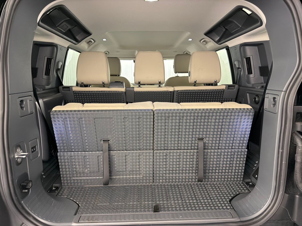 LAND ROVER Defender110 3.0DI6 300 SE-image-8