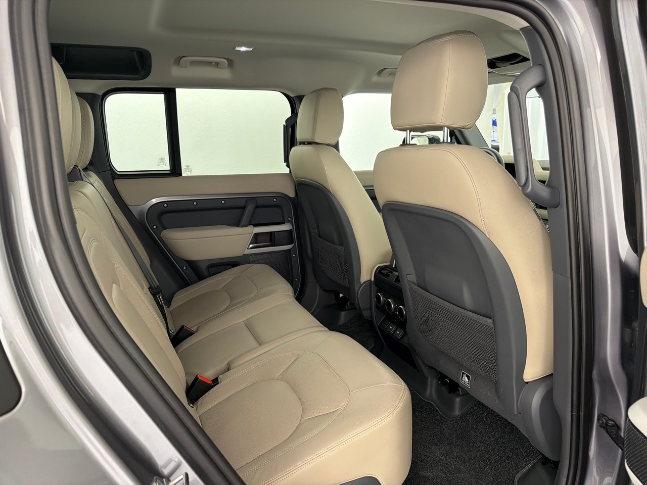 LAND ROVER Defender110 3.0DI6 300 SE-image-9