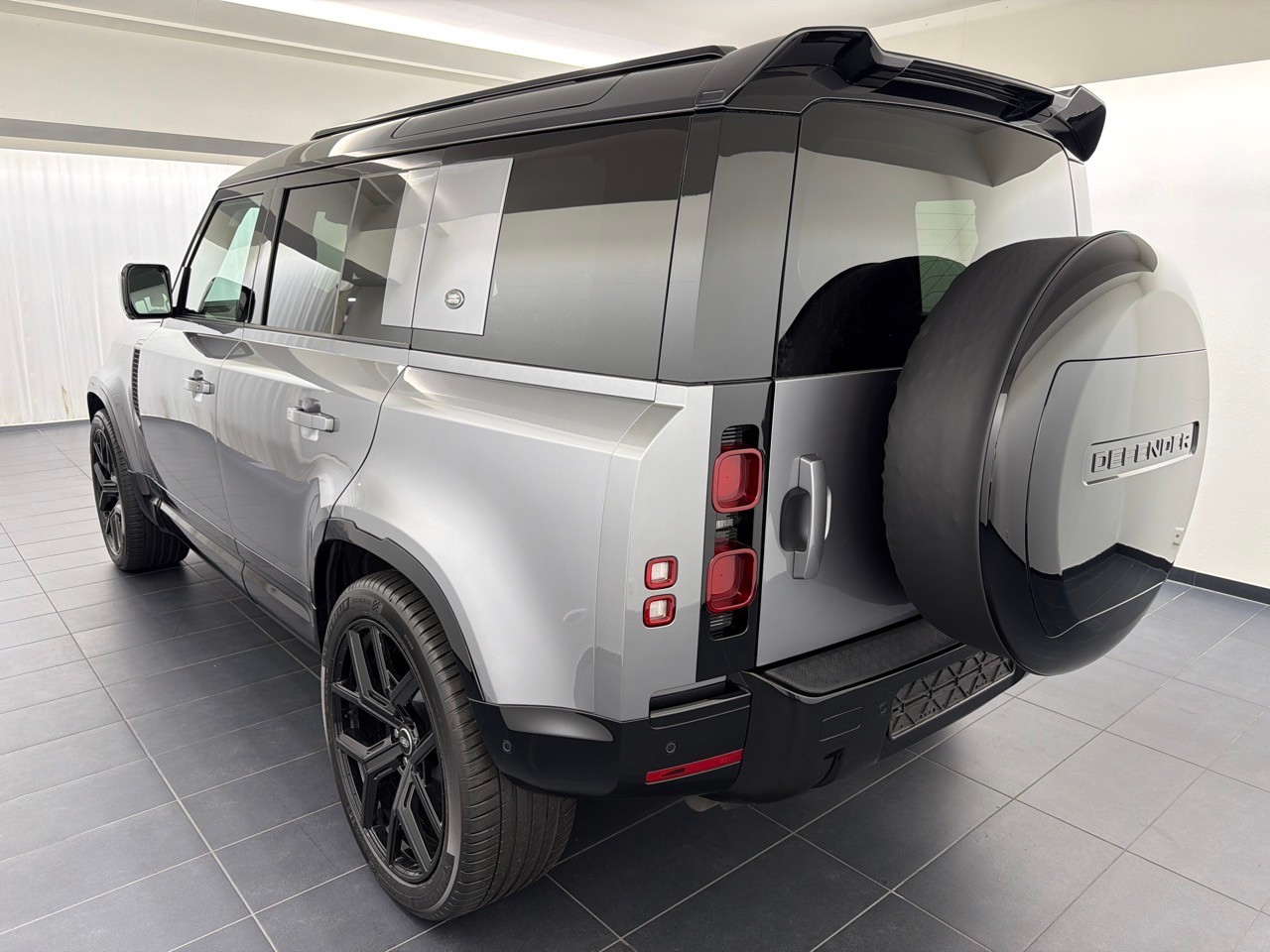 LAND ROVER Defender110 3.0DI6 300 SE-showroom-element-1