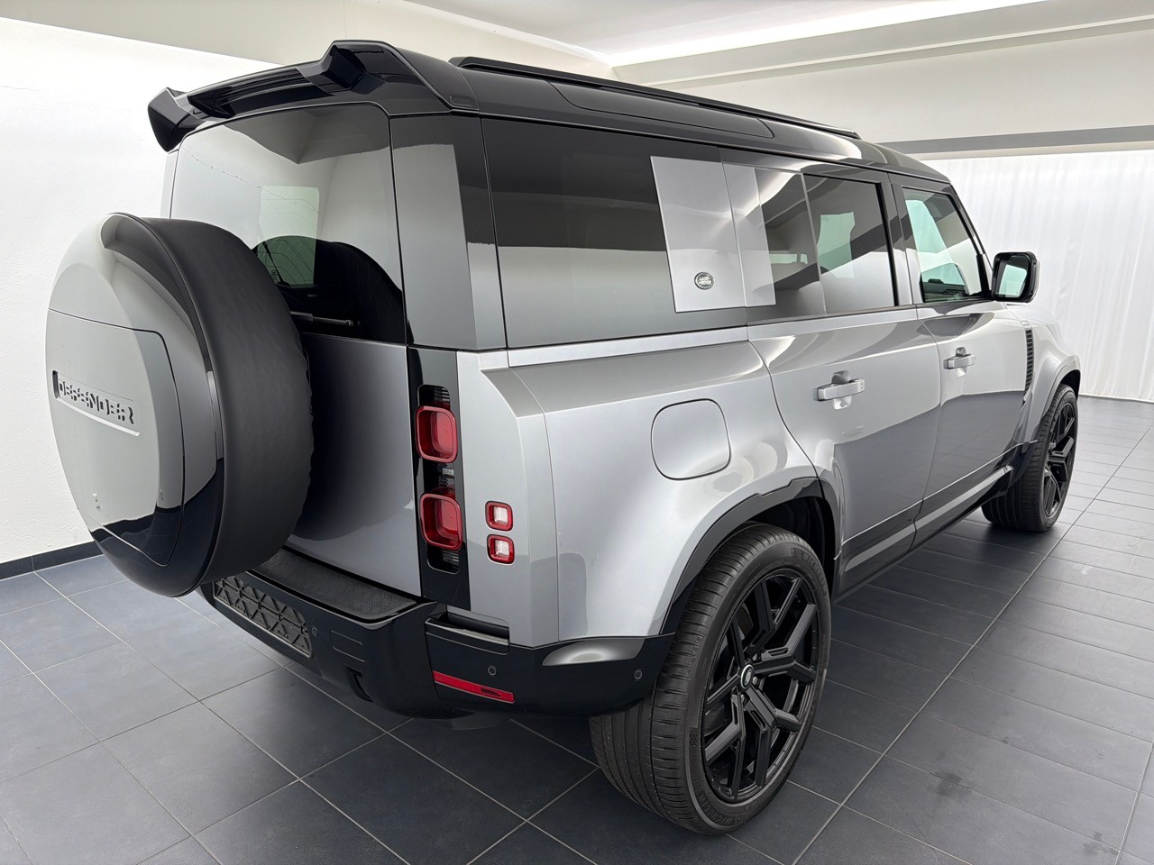 LAND ROVER Defender110 3.0DI6 300 SE-showroom-element-2